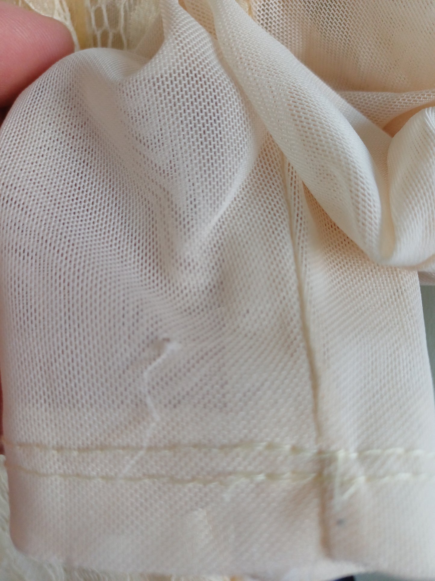 Trikoha Burgstadt Cream Lace Mesh Top Size 44 (UK 16) 18.5" PTP - Good Condition