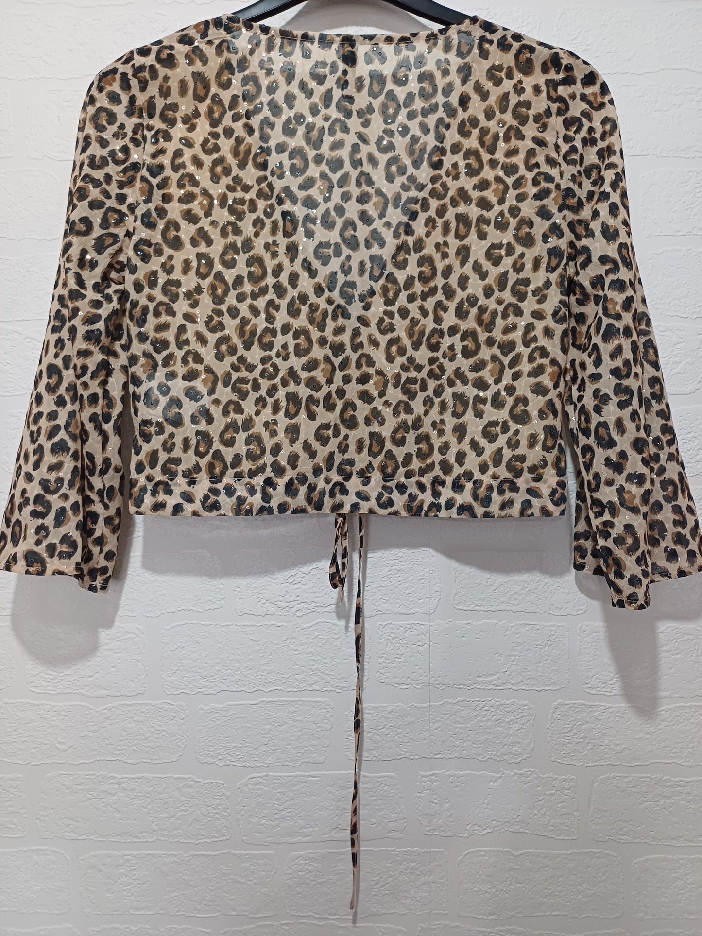 Women's Crop Top H&M DIVIDED Brown Leopard Animal Print Ruched Long Sleeve Size 8 Approx. 16" PTP - Very Good Condition