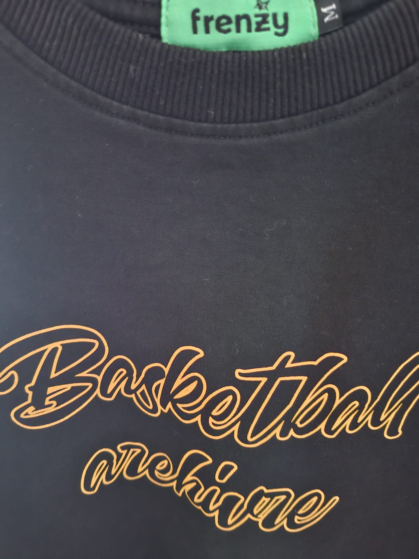 Frenzy Bulls Basketball Graphic T-Shirt Medium 20" PTP - Very Good Condition