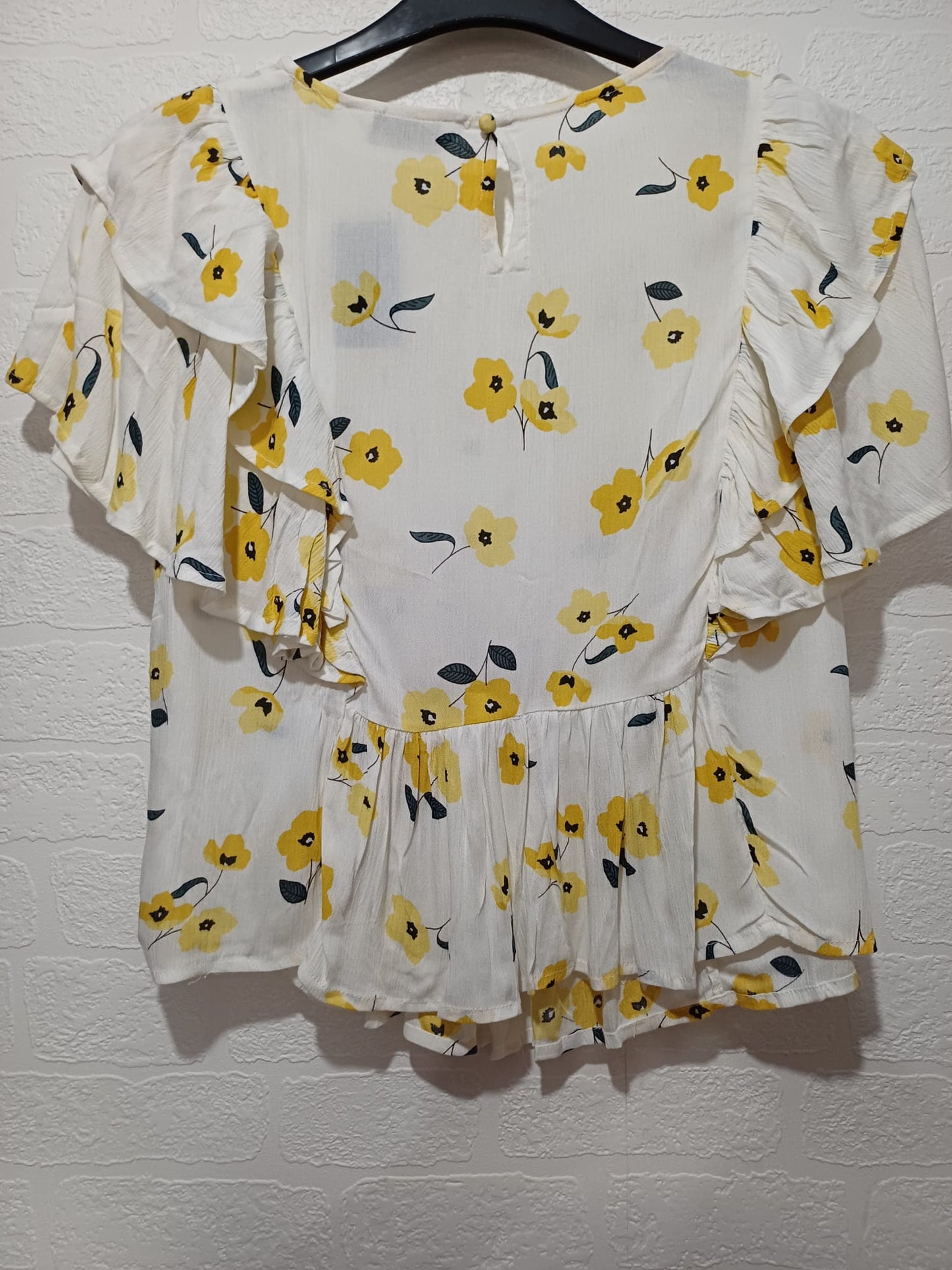 Women's Blouse Dorothy Perkins Petite White Yellow Floral Frill Sleeve Peplum Hem Size 14 Approx. 22" PTP Approx. 22" Length - BNWT