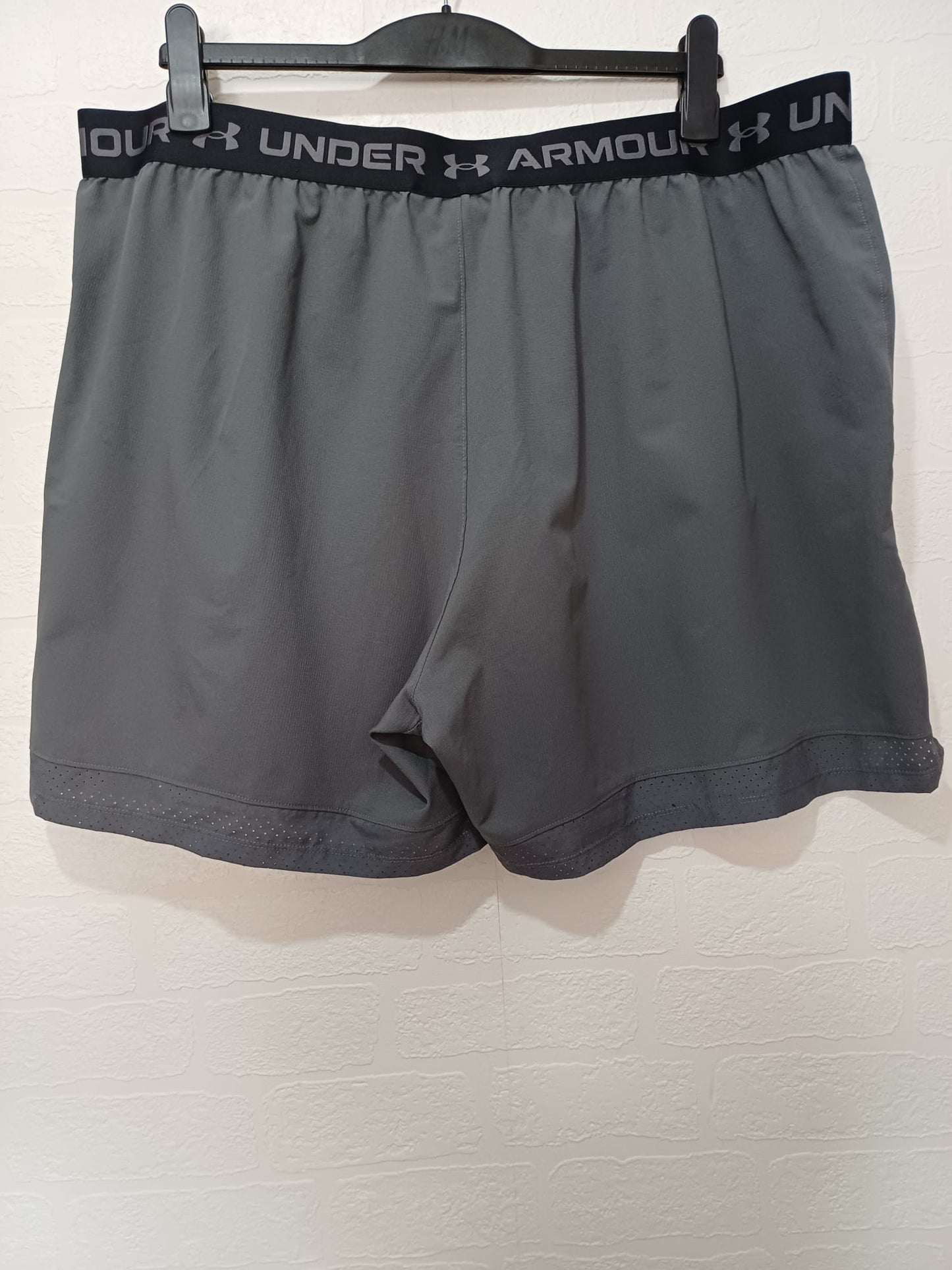 Men's Shorts Under Armour Grey Performance Plus Size 3XL Approx. 18" Long - Good Condition