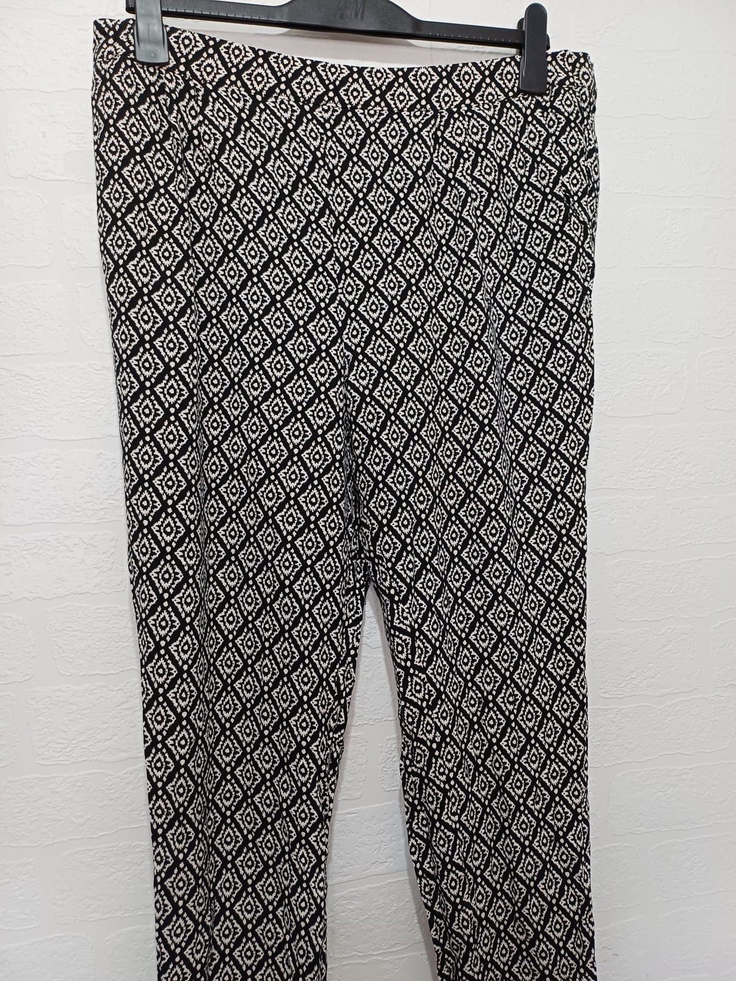 Women's Trousers Papaya Black & White Geometric Print Pull On Elasticated Waist Size 18 - Very Good Condition