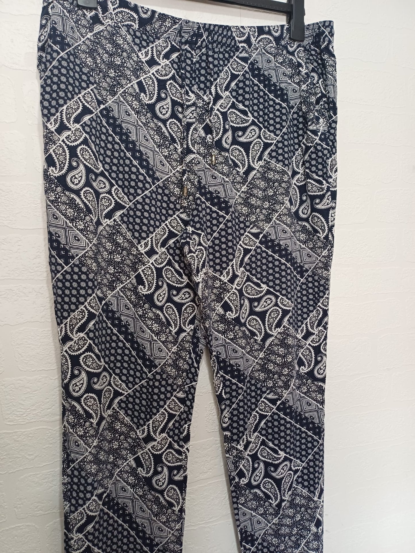 Women's Trousers Papaya Navy & White Paisley Print Pull On Elasticated Waist Size 18 - Very Good Condition
