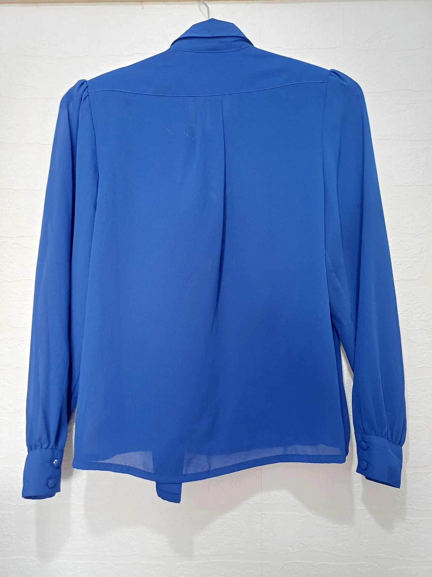 Women's Blouse Dana Alexander Royal Blue Embroidered Pleated Sheer Long Sleeve Vintage Size 6 Approx. 17" PTP - Very Good Condition