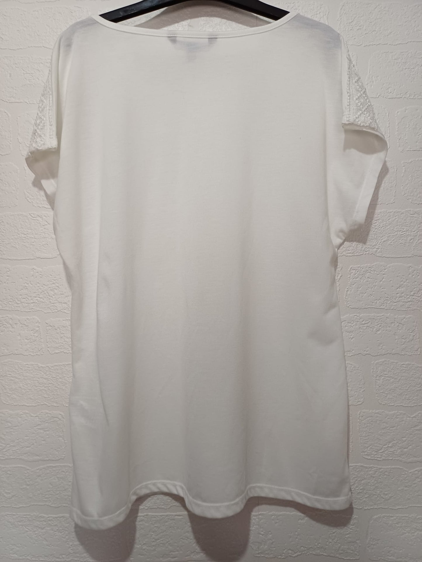 Women's Blouse Bonmarché White Size 14 Approx. 20" PTP - Very Good Condition