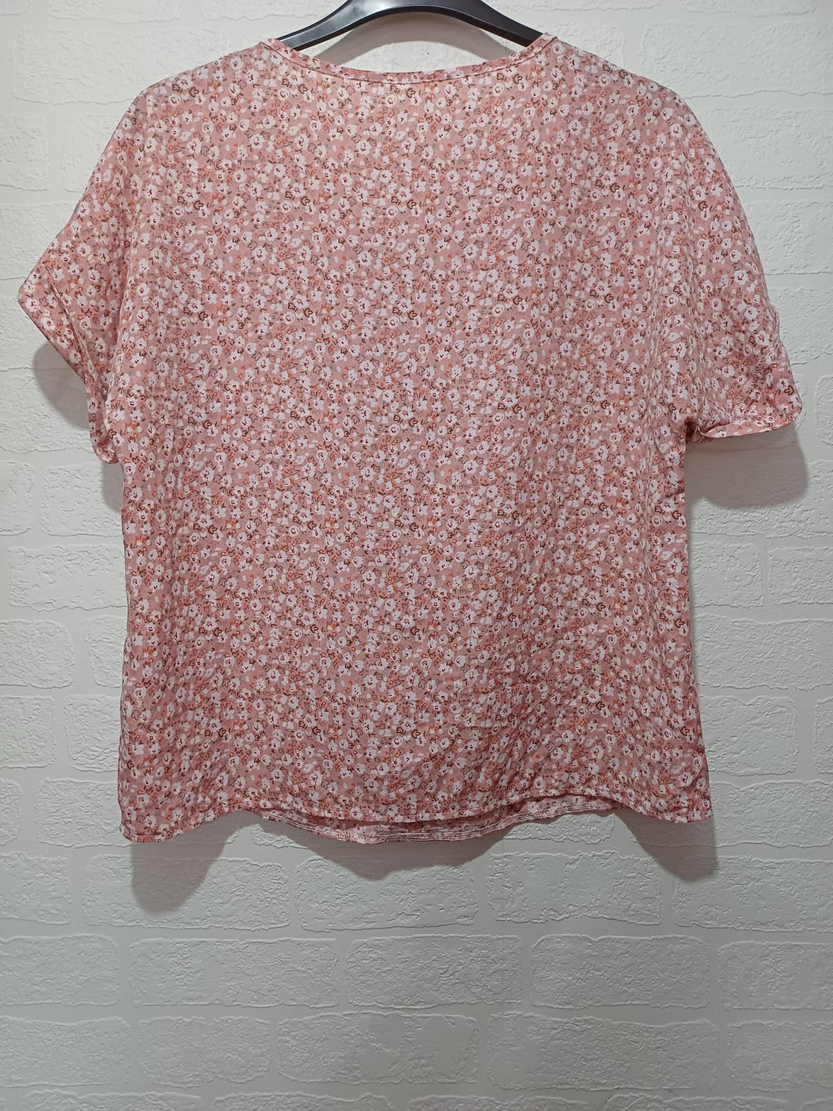 Women's Blouse SHEIN Pink Ditsy Floral Short Sleeve V-Neck Size Large Very Good Condition