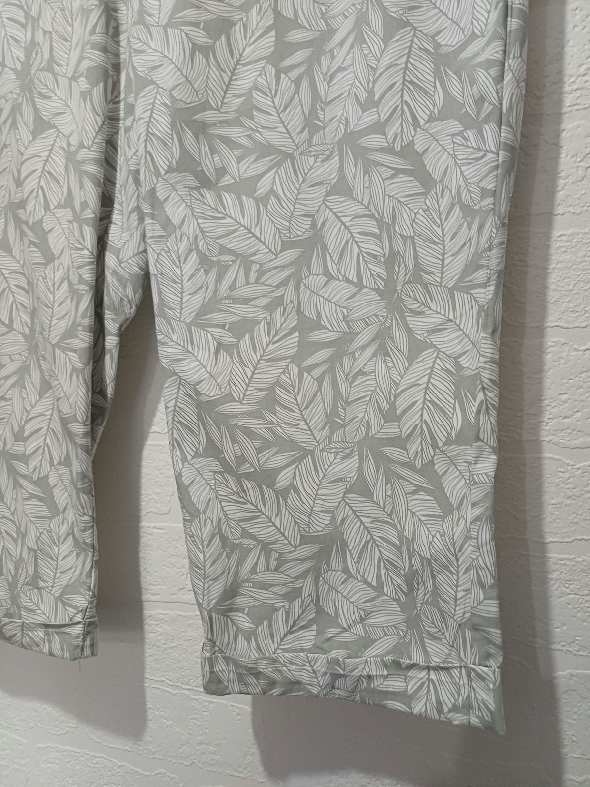 Women's Cropped Trousers Bonmarché Sage Green Leaf Print Turn-Up Plus Size 18 Very Good Condition