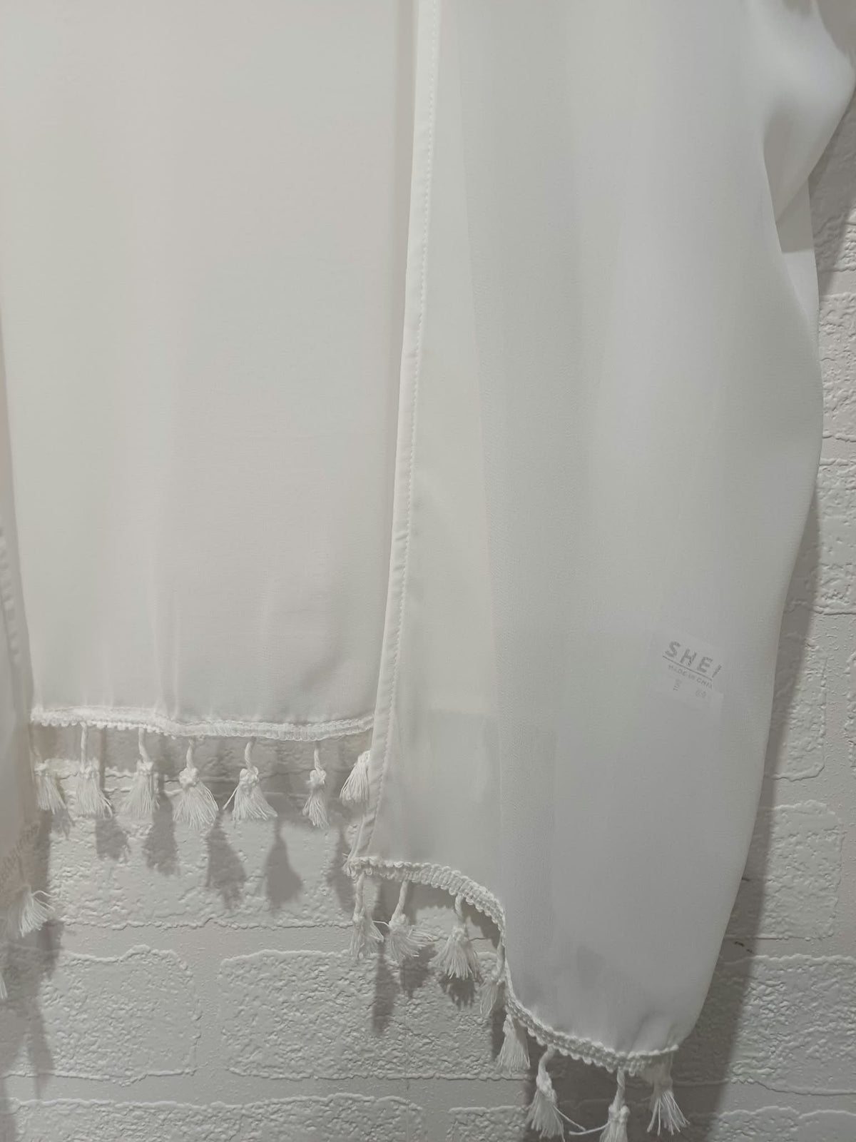 Women's Kimono Cardigan SHEIN White Sheer Tassel Trim Beach Cover-Up Size XL Very Good Condition With Small Mark