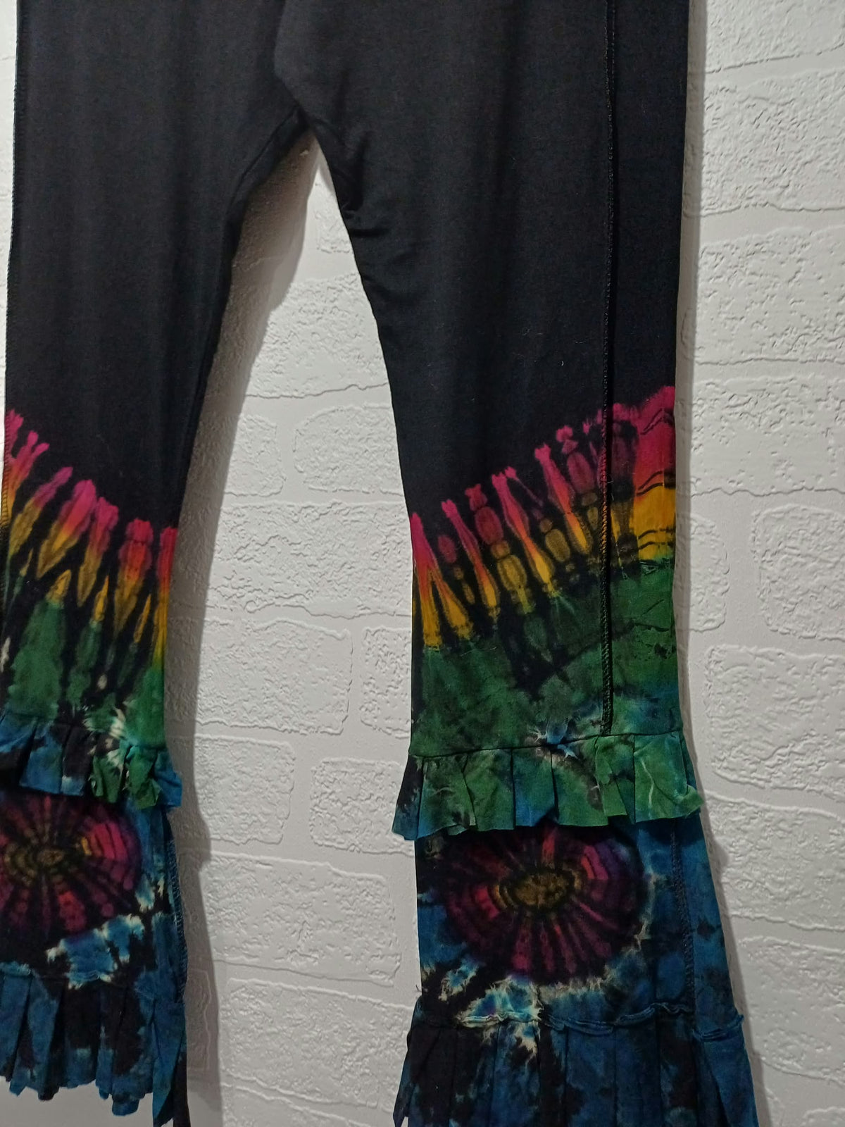 Women's Leggings Funky Threads Black Rainbow Tie Dye Ruffle Flare Estimated UK 12 Very Good Condition