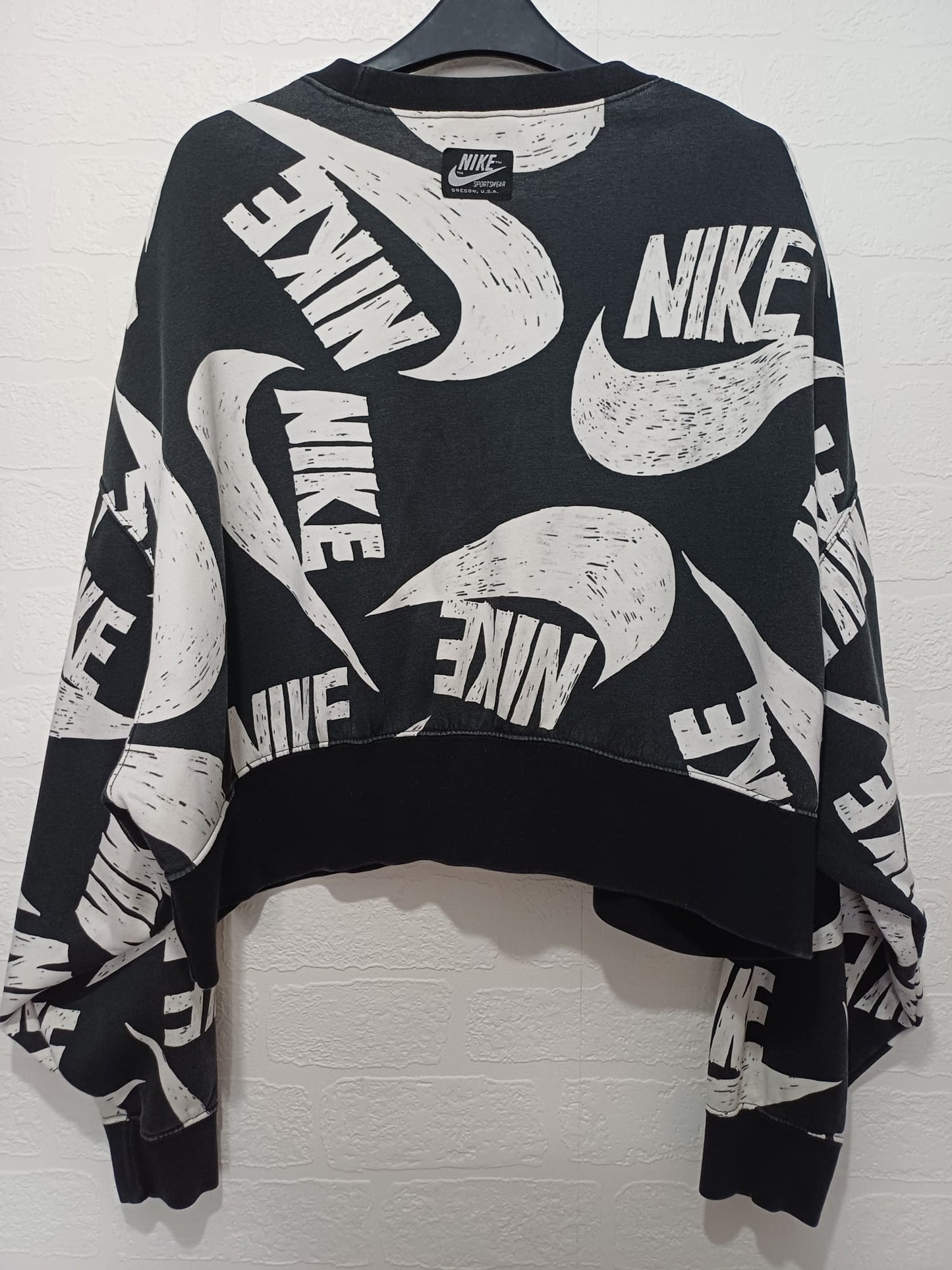 Women's Crop Top Nike Black White All Over Logo Print Soft Fleece Lined Oversized Size M Approx. 25" PTP - Very Good Condition