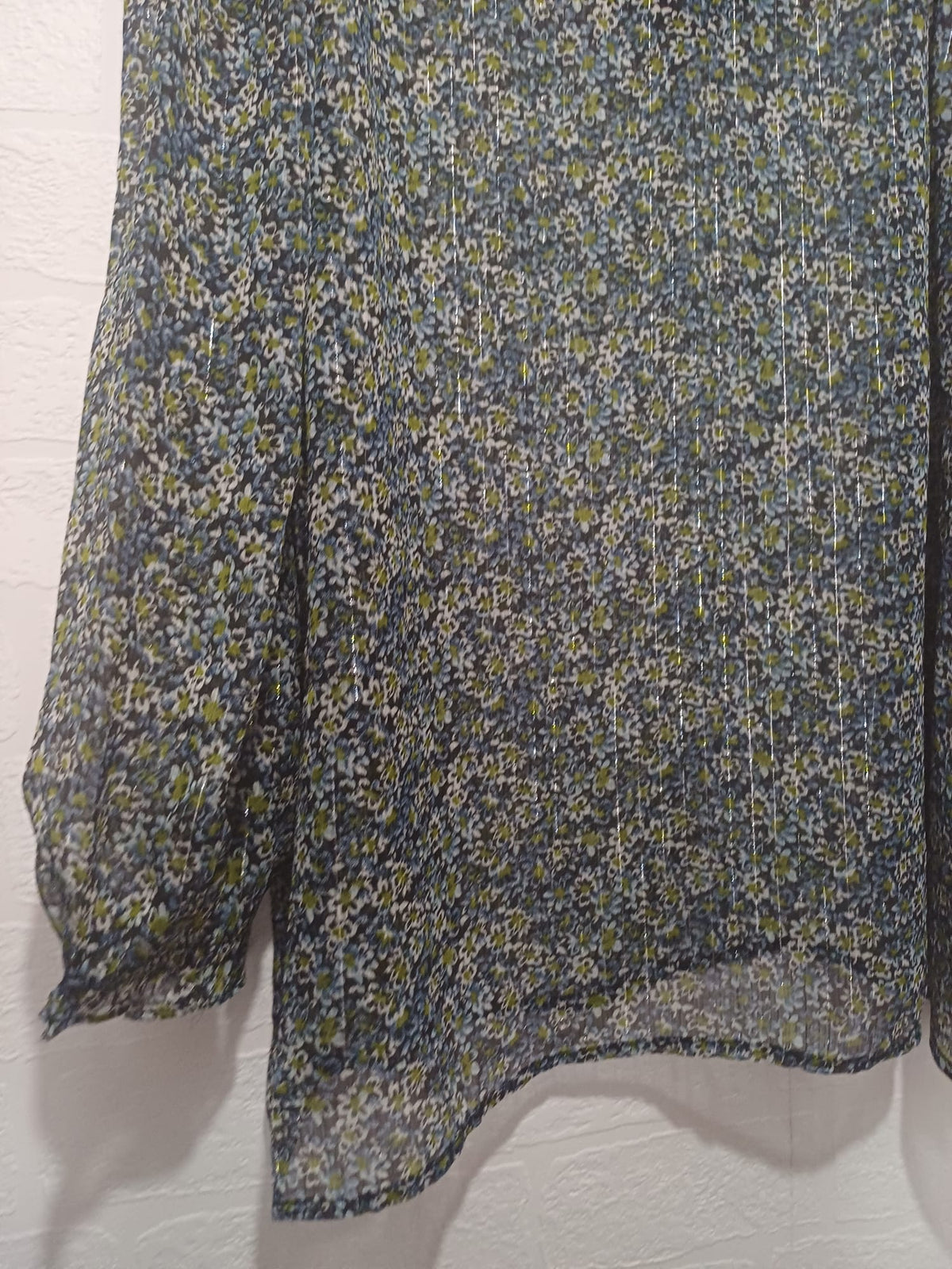Women's Blouse Bonmarché Blue Green Floral Shimmer V-Neck Plus Size 22 Approx. 26" PTP - Good Condition