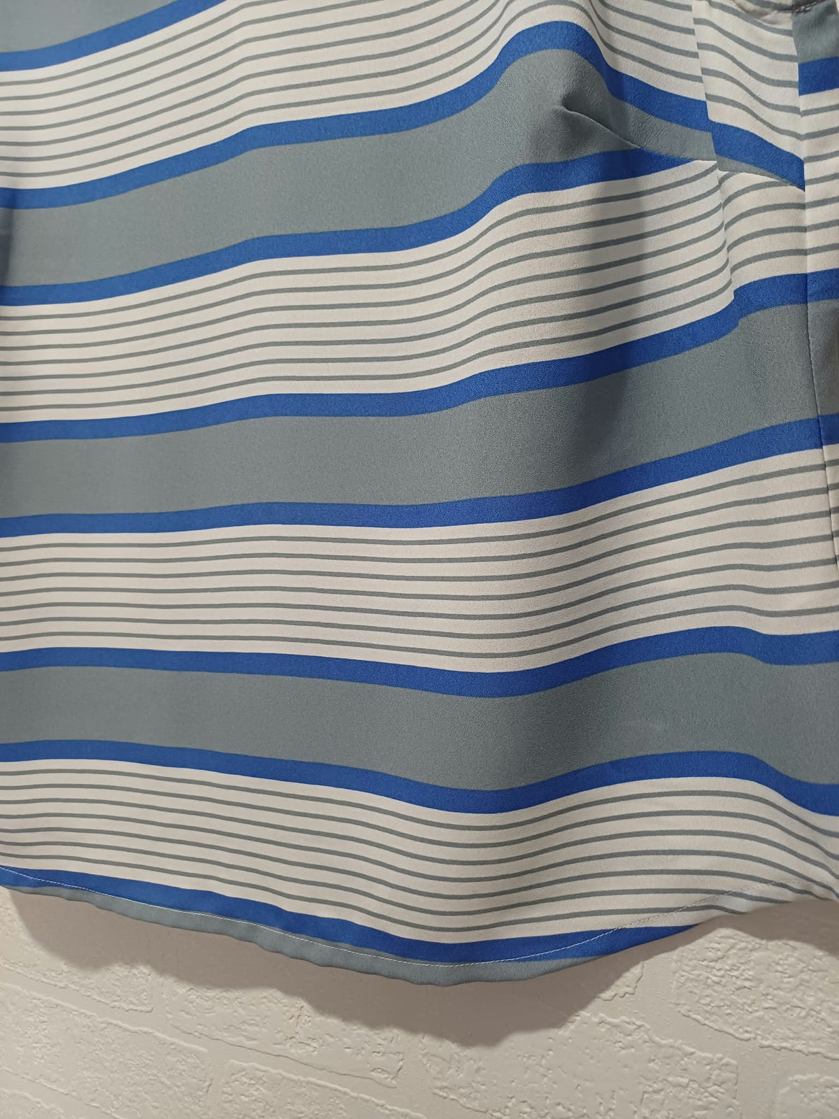 Women's Blouse Simply Be Blue Grey White Striped V-Neck Sleeveless Size 12 Very Good Condition