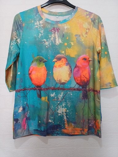 Women's Top Unbranded Colourful Bird Print 3/4 Sleeve Soft Stretch Size M Approx. 20" PTP - Like New Condition
