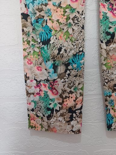 Women's Trousers Topshop Blue Multi Floral Tropical Print Straight Leg Size 8 Approx. 28" W 25.5" L - Very Good Condition