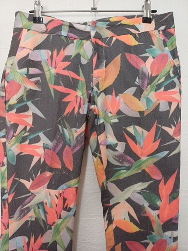 Women's Trousers Pakta Black Multi Floral Tropical Print Straight Leg Size S Approx. 31" W 26" L - Good Condition