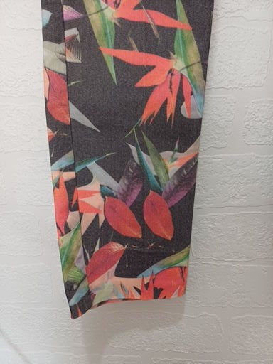 Women's Trousers Pakta Black Multi Floral Tropical Print Straight Leg Size S Approx. 31" W 26" L - Good Condition