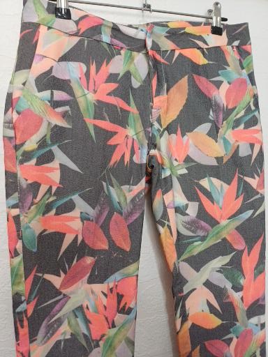 Women's Trousers Pakta Black Multi Floral Tropical Print Straight Leg Size S Approx. 31" W 26" L - Good Condition