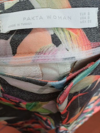 Women's Trousers Pakta Black Multi Floral Tropical Print Straight Leg Size S Approx. 31" W 26" L - Good Condition