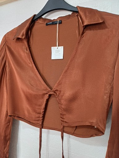 Women's Crop Top Pull&Bear Rust Satin Tie Front Long Sleeve Size S Approx. 17" PTP - BNWT