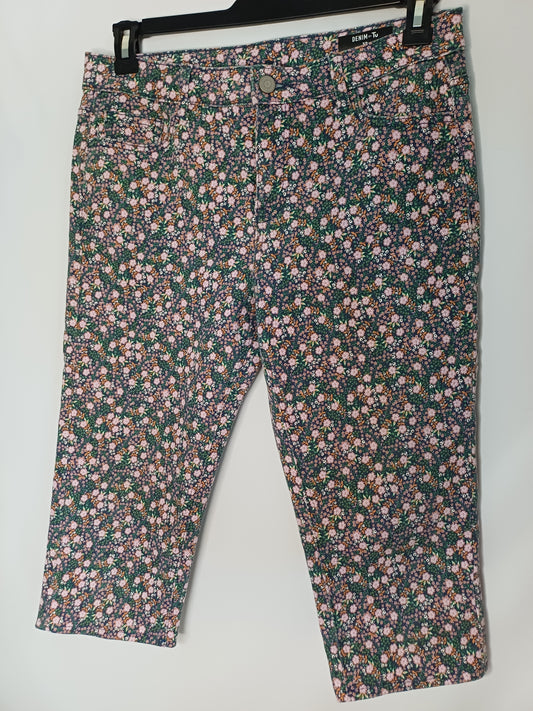 TU Pink Green Floral Denim Pedal Pusher Size 12 32W 27" - Very Good Condition