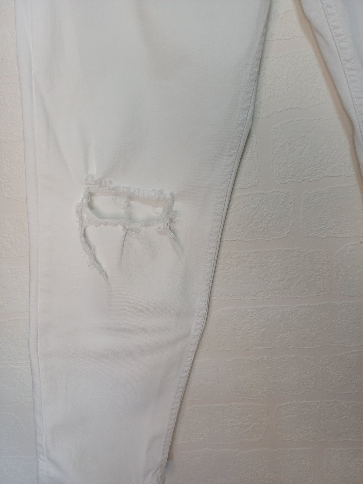 Ted Baker Women's White Distressed Ripped Jeans - W33 L27 - Tag 30 - Very Good Condition