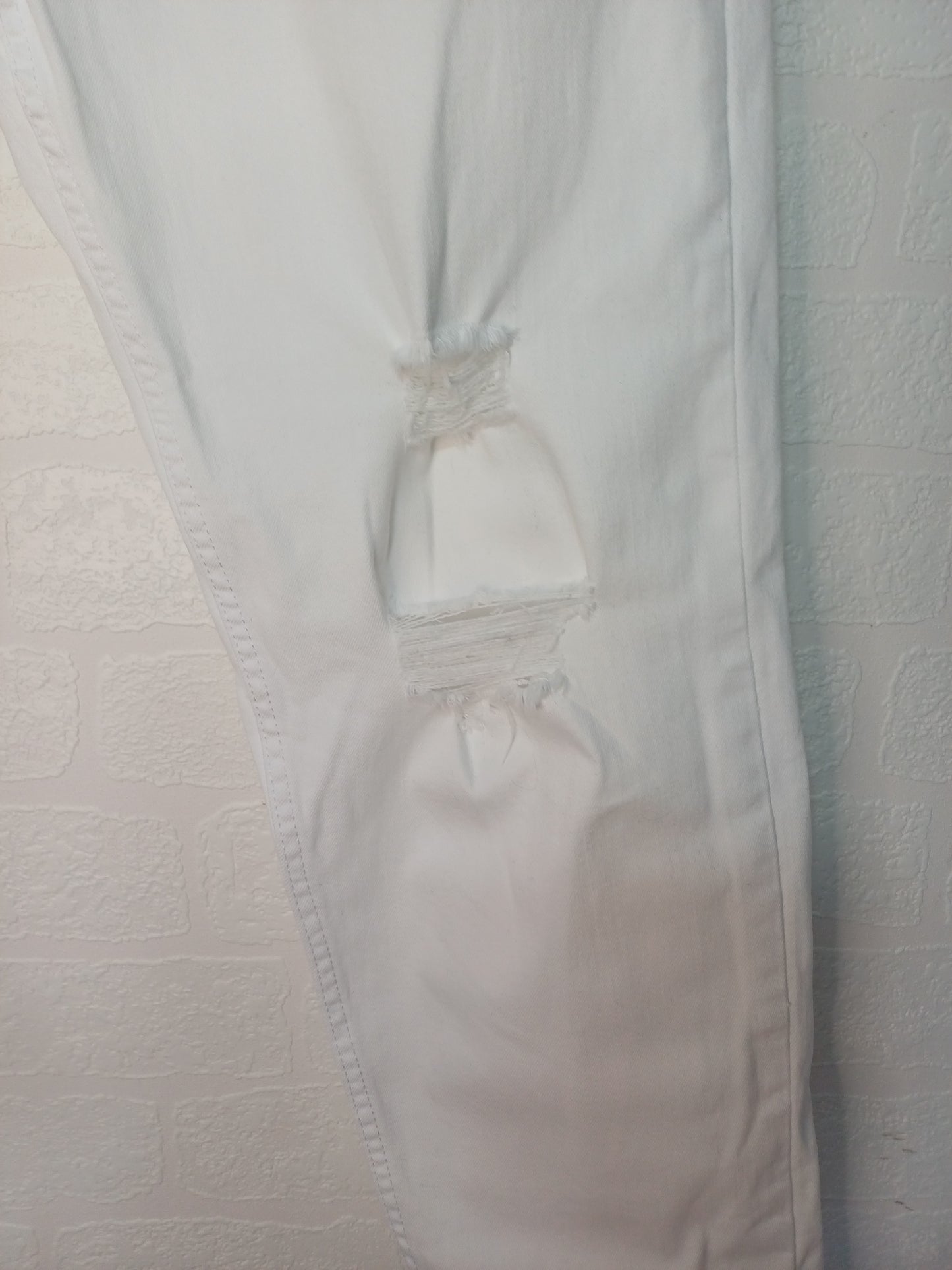 Ted Baker Women's White Distressed Ripped Jeans - W33 L27 - Tag 30 - Very Good Condition