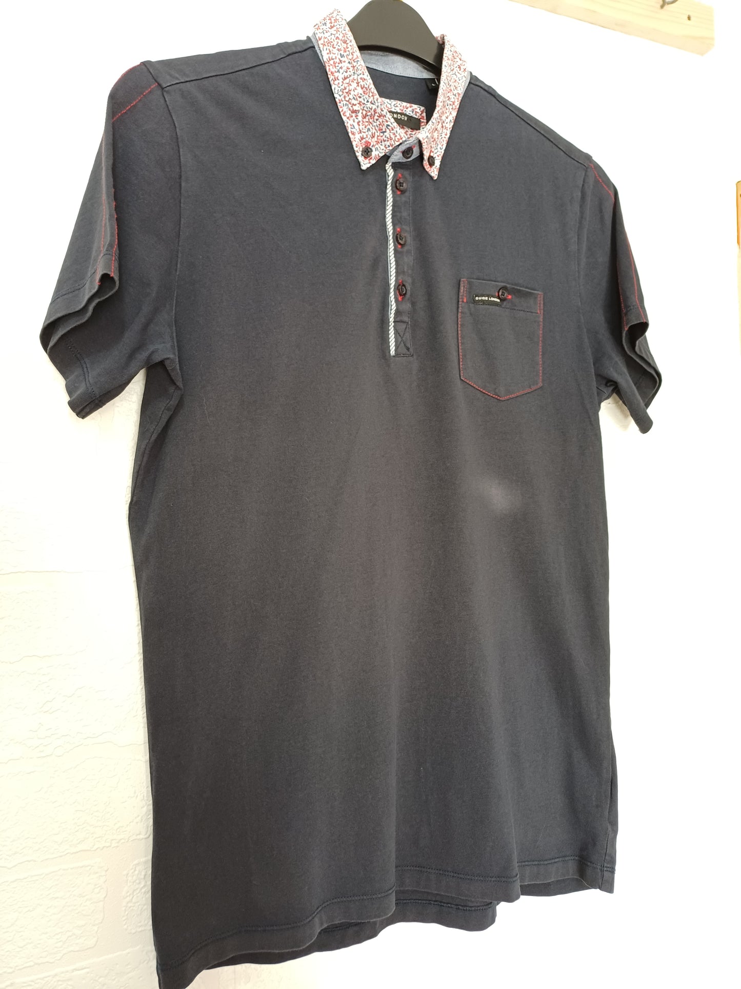 Guide London Men's Navy Polo Shirt with Multi-Colour Patterned Collar Medium 20" PTP 30" Long - Good Condition