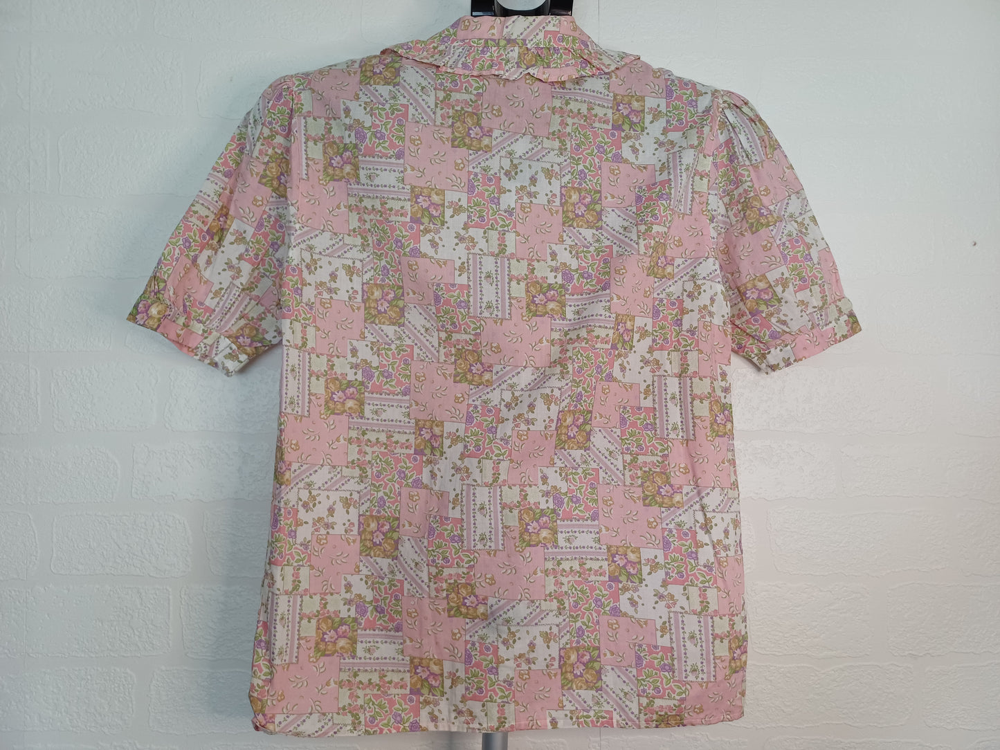 012 Benetton Pink Floral Blouse – Vintage (Fits S/M, 100% Cotton)