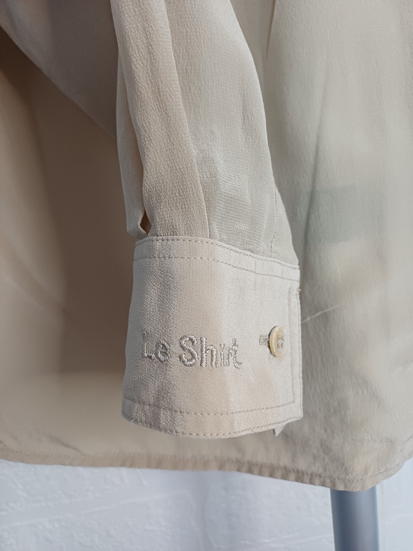 Royal Silk Vintage Beige/Tan Silk Blouse – US 4 / UK 8 (80s/90s) Made in Hong Kong
