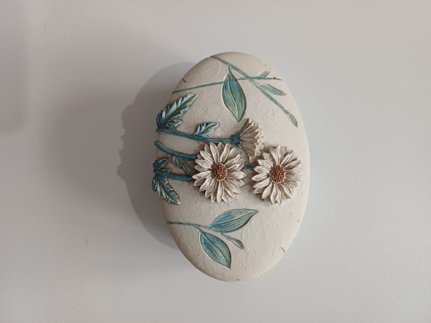 Painted Resin Trinket Box Vintage Style Floral Daisy Design - Good Condition