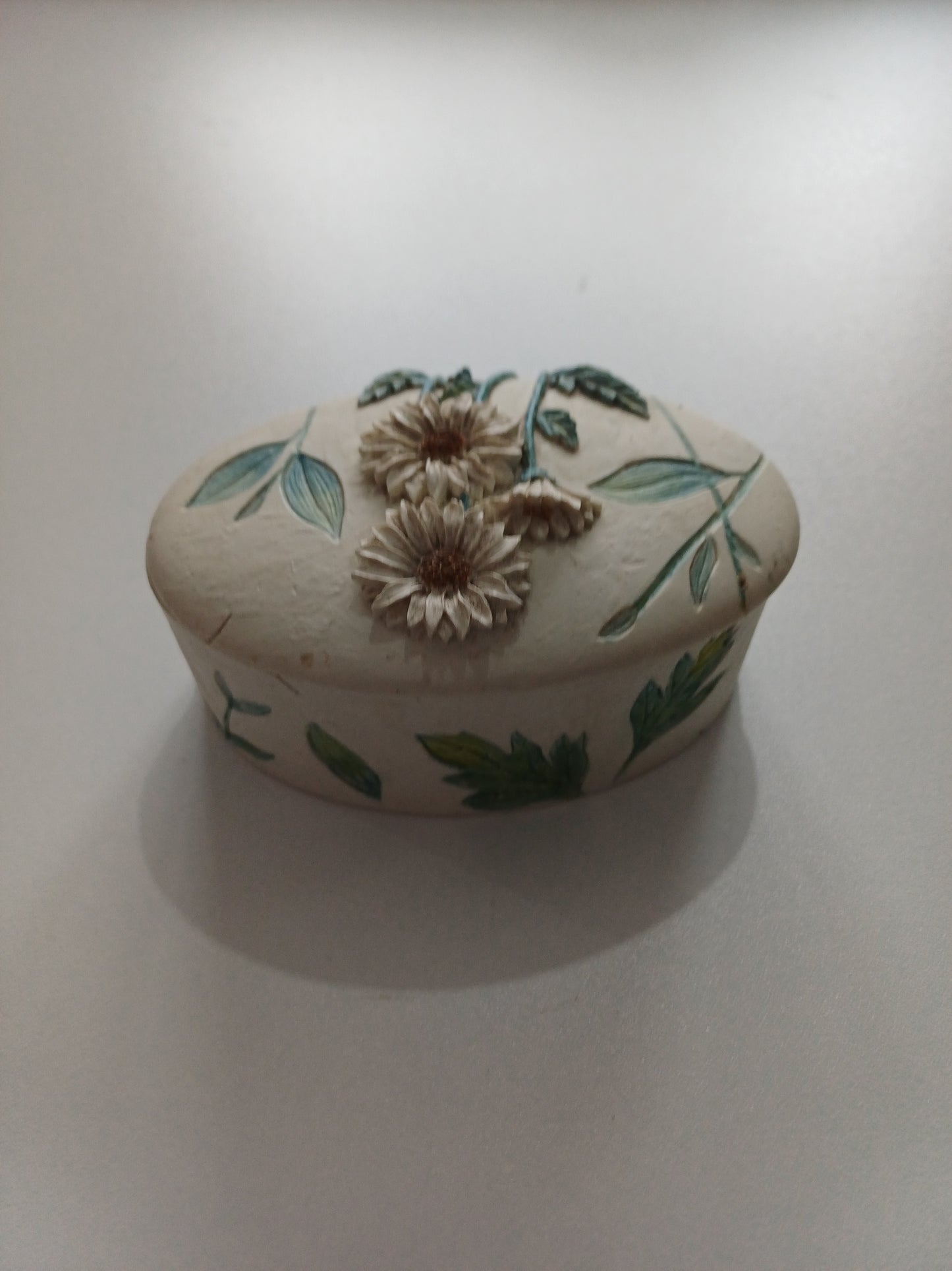 Painted Resin Trinket Box Vintage Style Floral Daisy Design - Good Condition