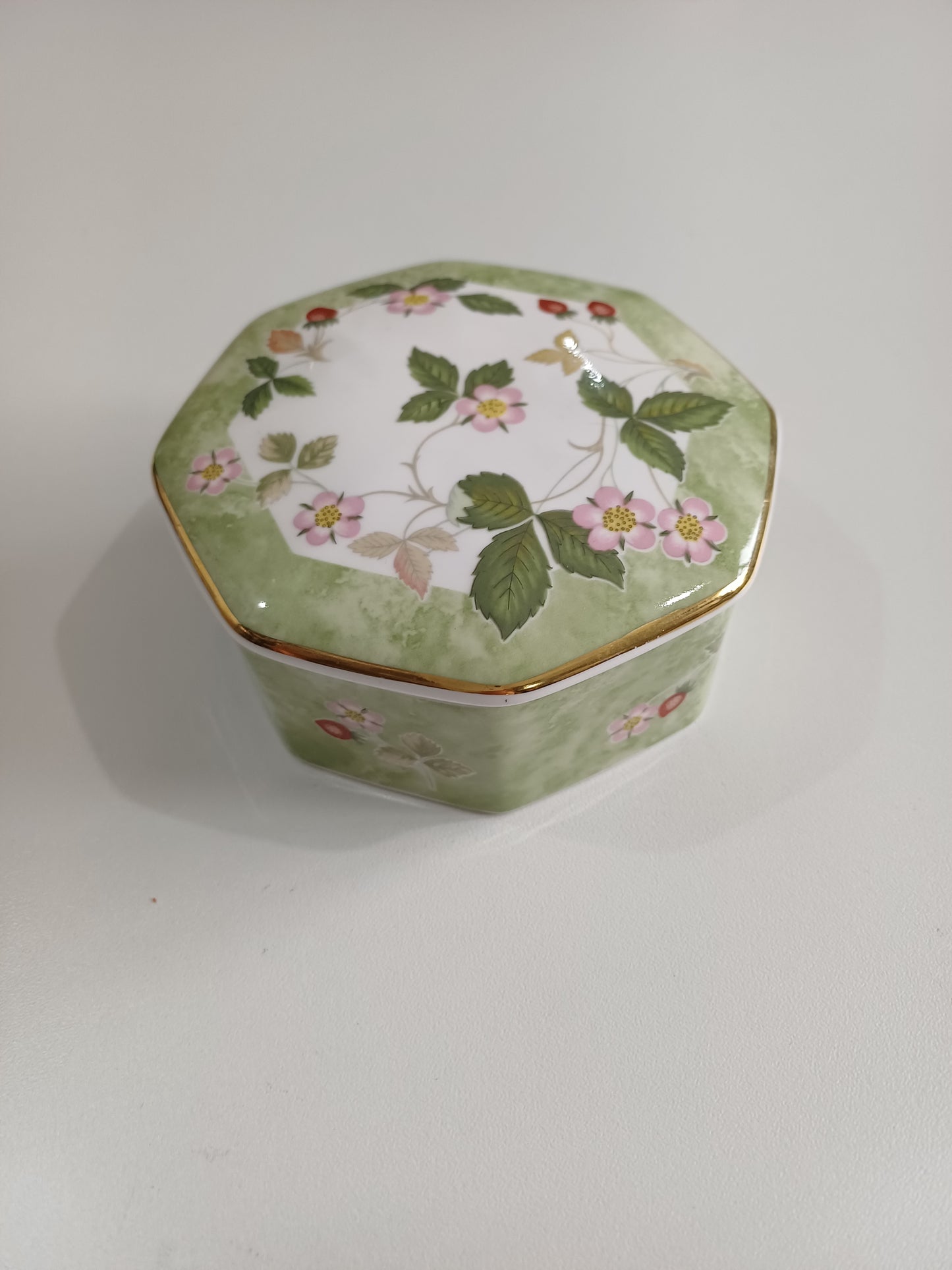 Wedgwood Wild Strawberry Bone China Trinket Box Made in England - Good Condition