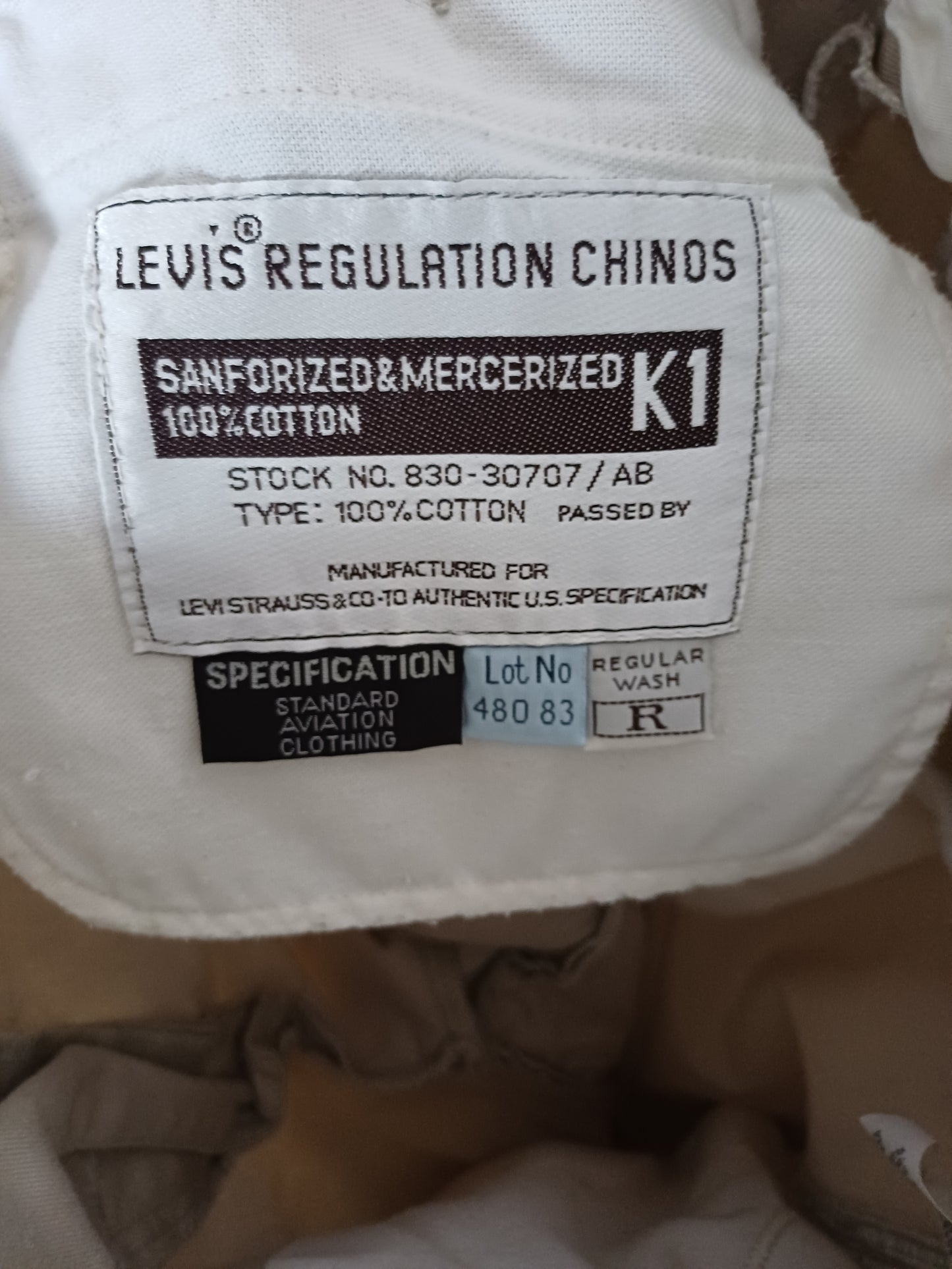 Levi's Light Beige Chinos Regular 32W 32L - Very Good Condition