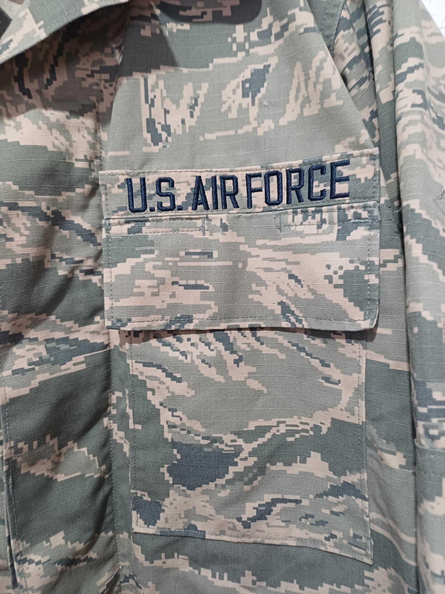 US Air Force ABU Digital Camo Military Combat Shirt 38R (Fits M) 22" PTP - Very Good Condition