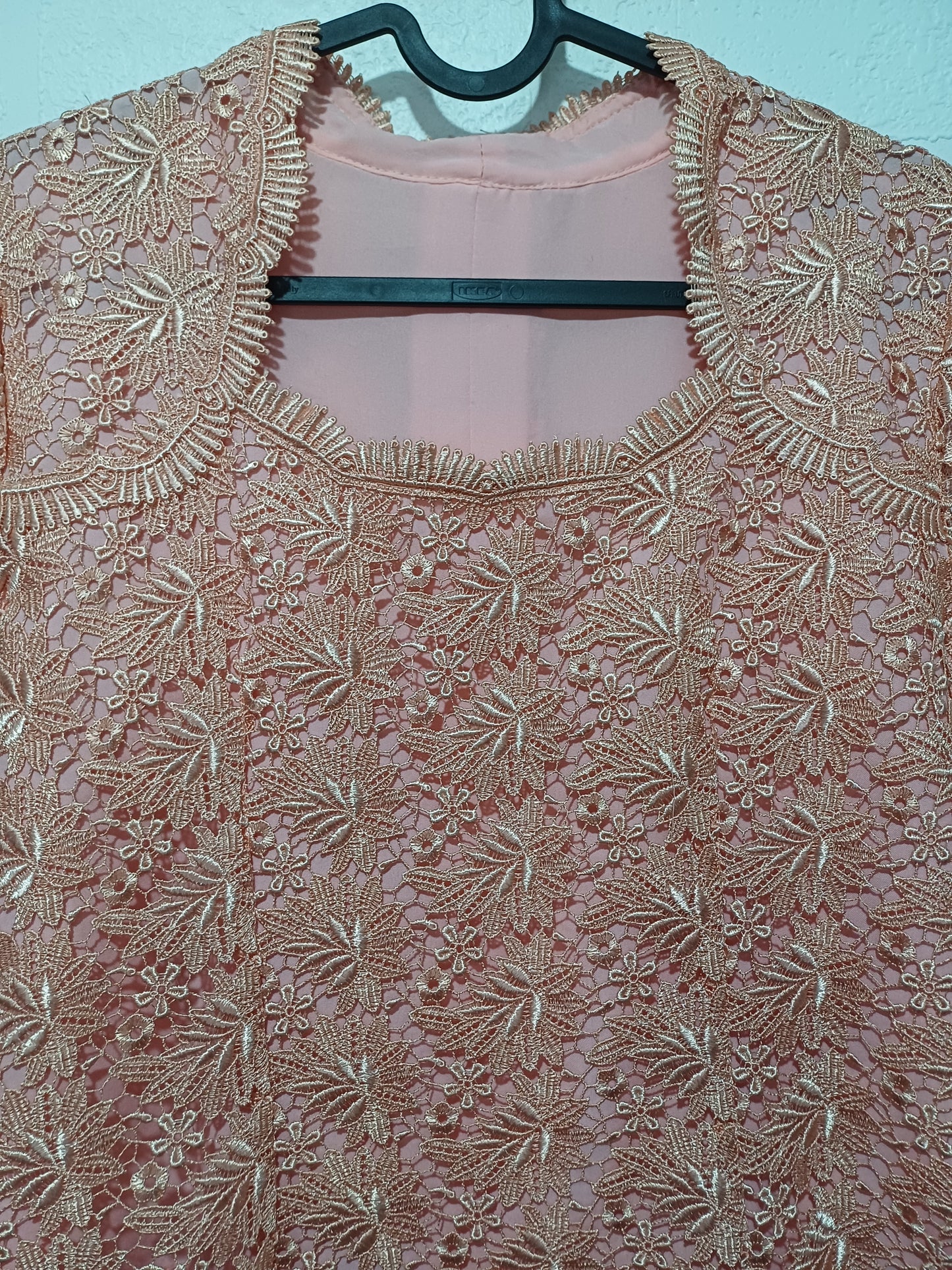 Unbranded Peach Pink Floral Crochet Overlay Blouse Top Medium 17" PTP - Very Good Condition
