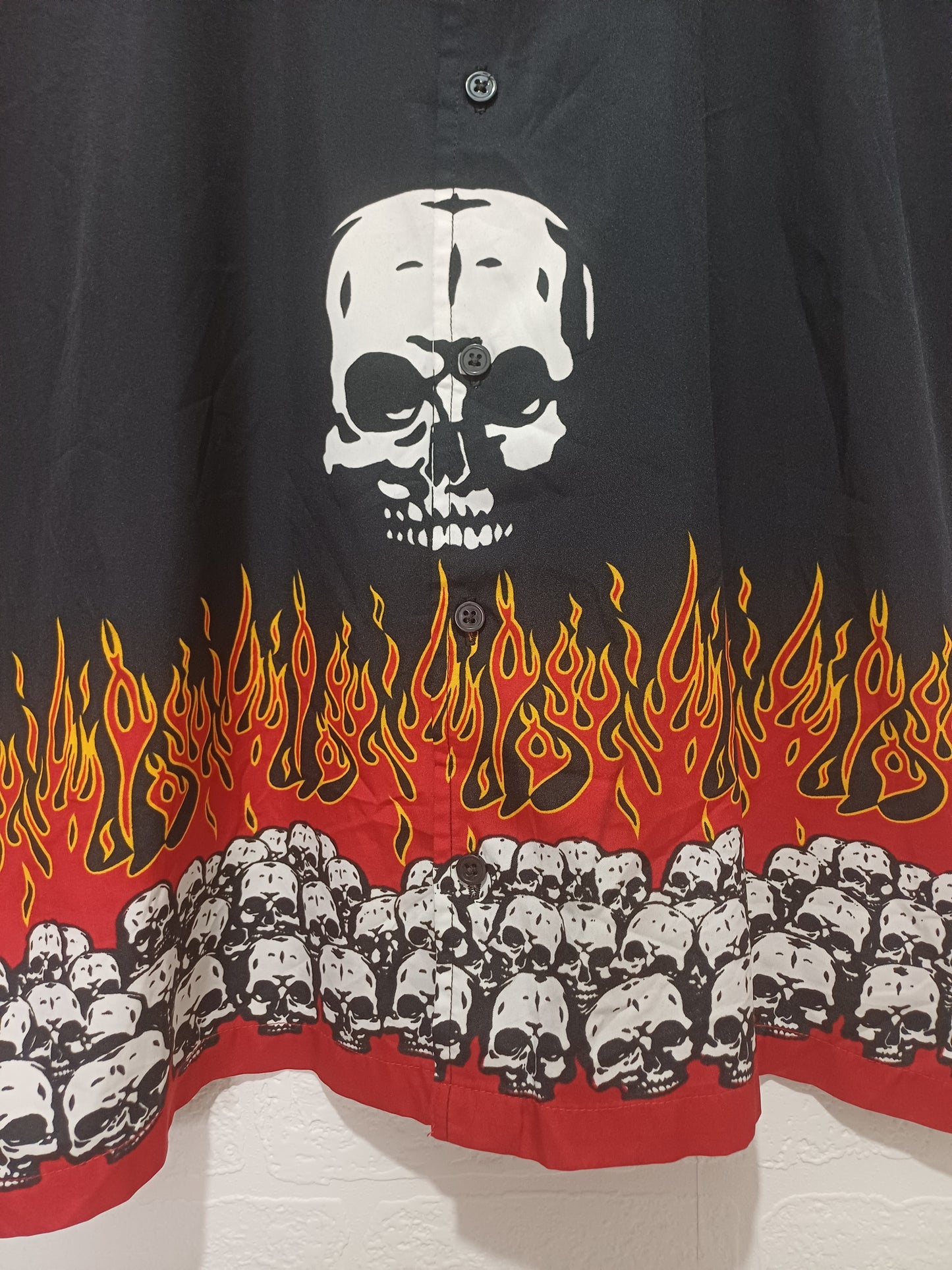 Savvy Black Skull Flame Graphic Shirt Medium 21.5" PTP - Very Good Condition