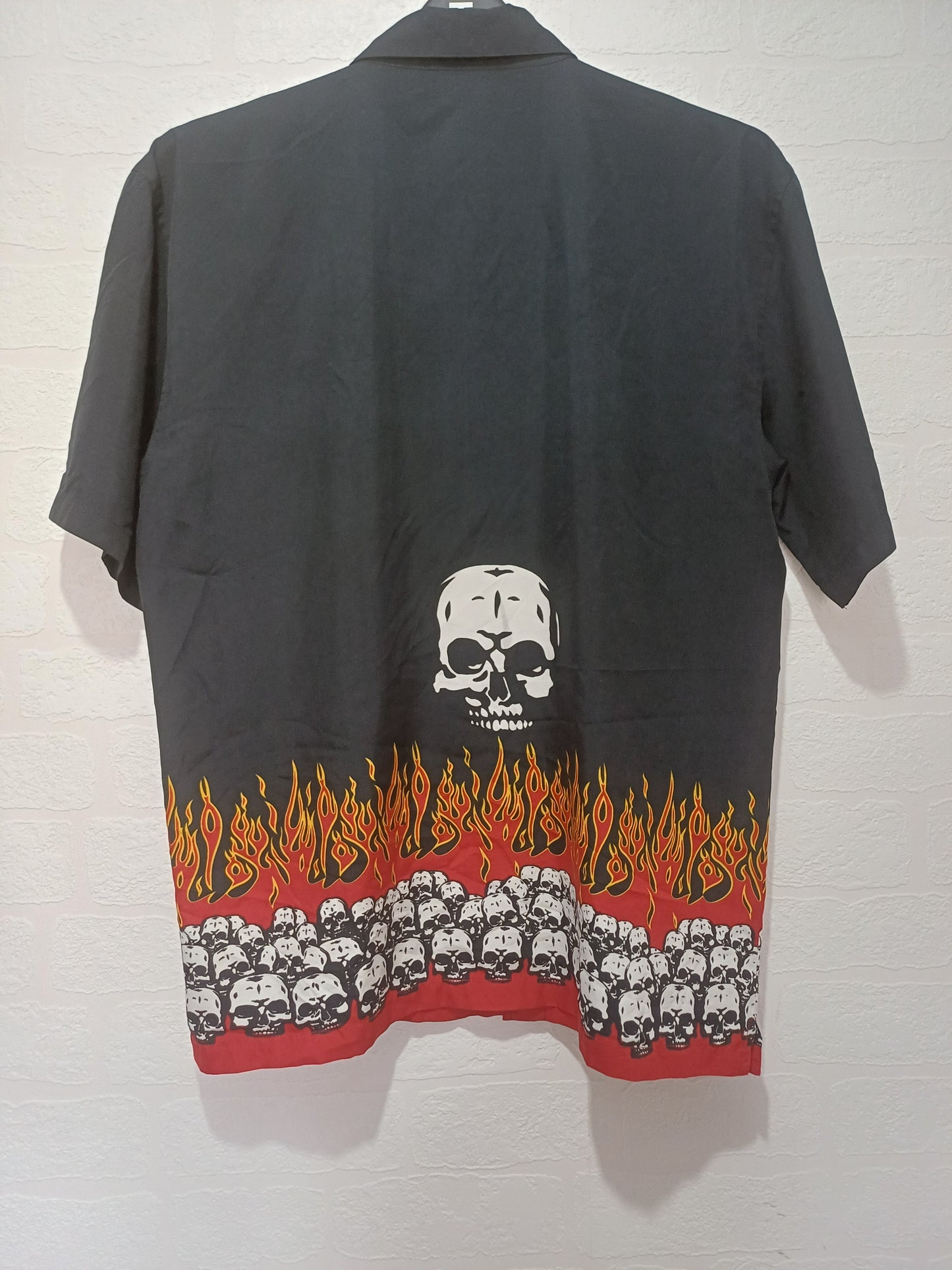 Savvy Black Skull Flame Graphic Shirt Medium 21.5" PTP - Very Good Condition