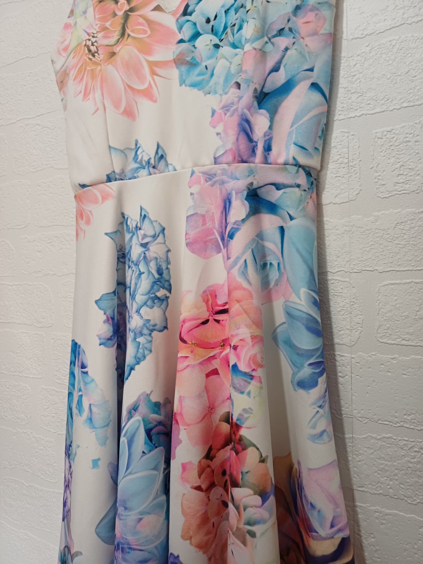 Boohoo White Pink and Blue Floral Skater Summer Dress Size 10 13" PTP - Very Good Condition