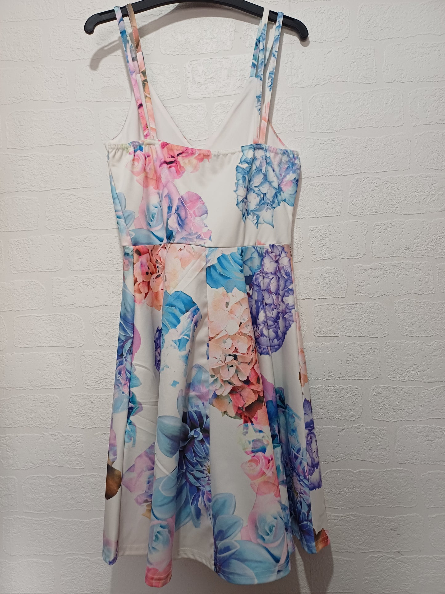 Boohoo White Pink and Blue Floral Skater Summer Dress Size 10 13" PTP - Very Good Condition