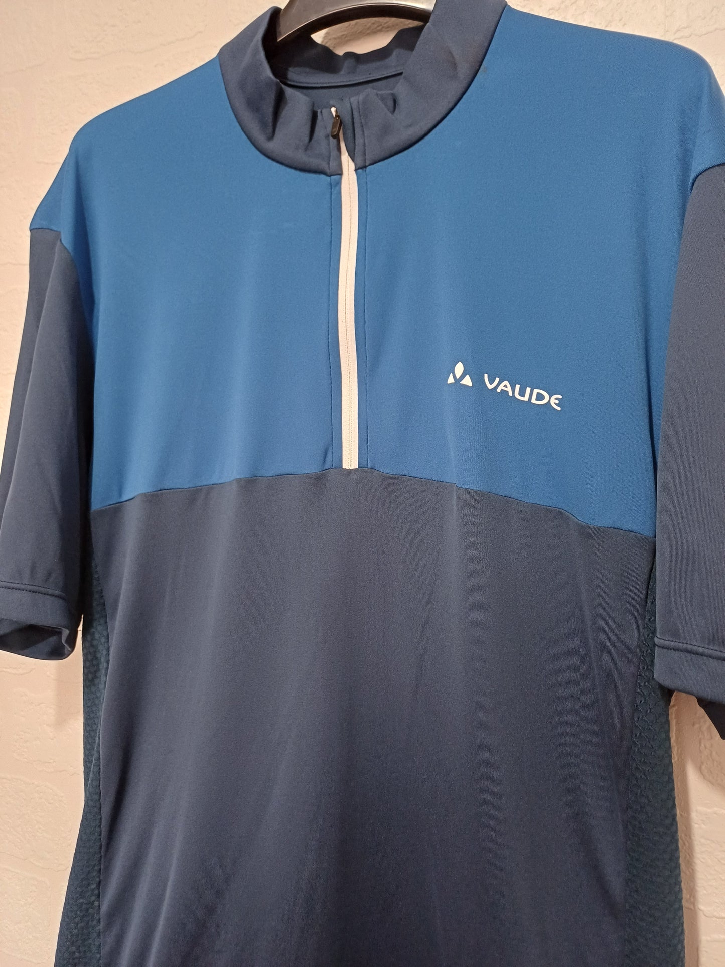 Vaude Navy Blue And Blue Cycling Jersey Medium 19" PTP - Good Condition