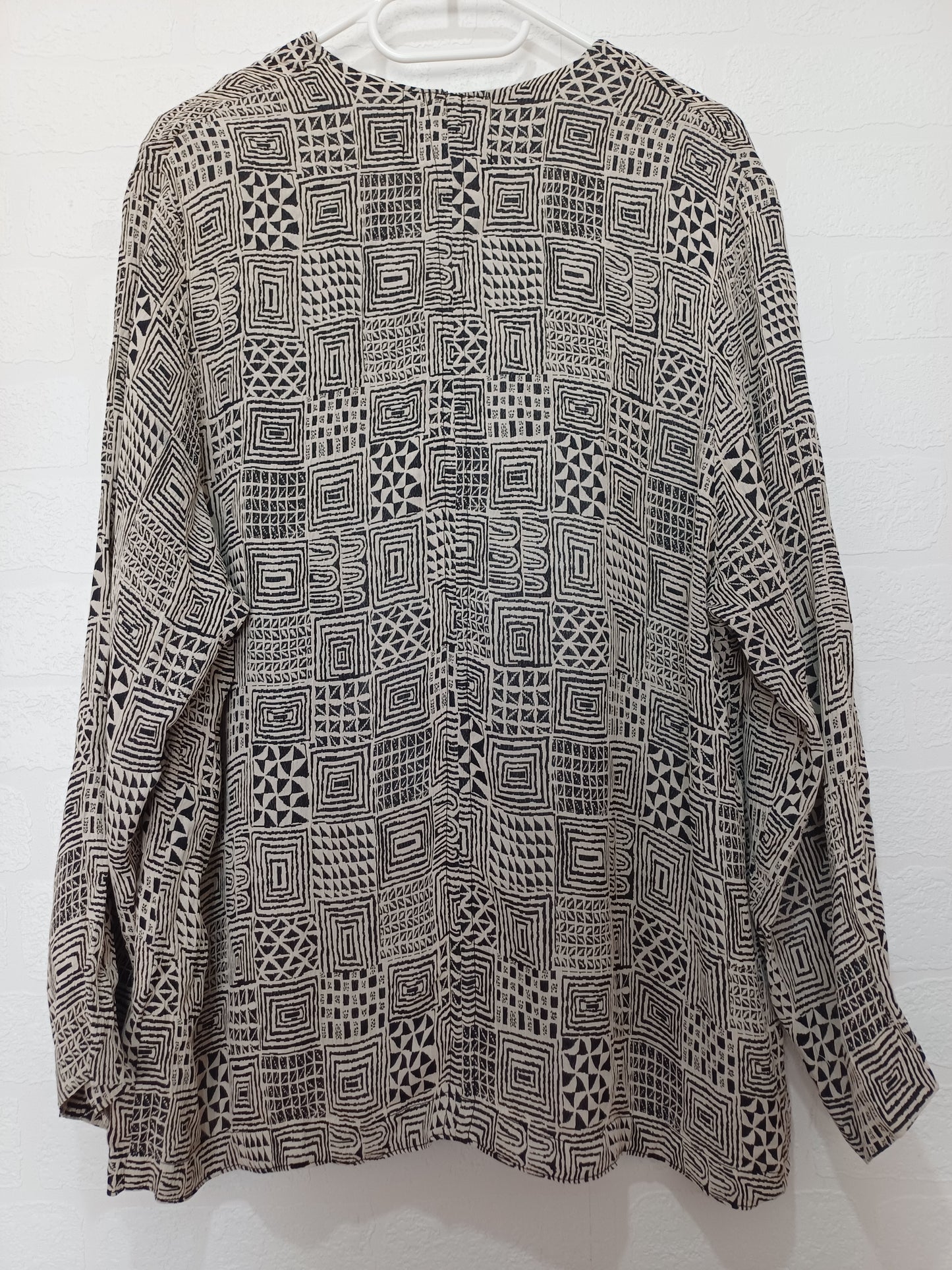 Rondissimo Black and Cream Geometric Pattern Oversized Blouse Jacket Top Size 16-18 22" PTP - Very Good Condition