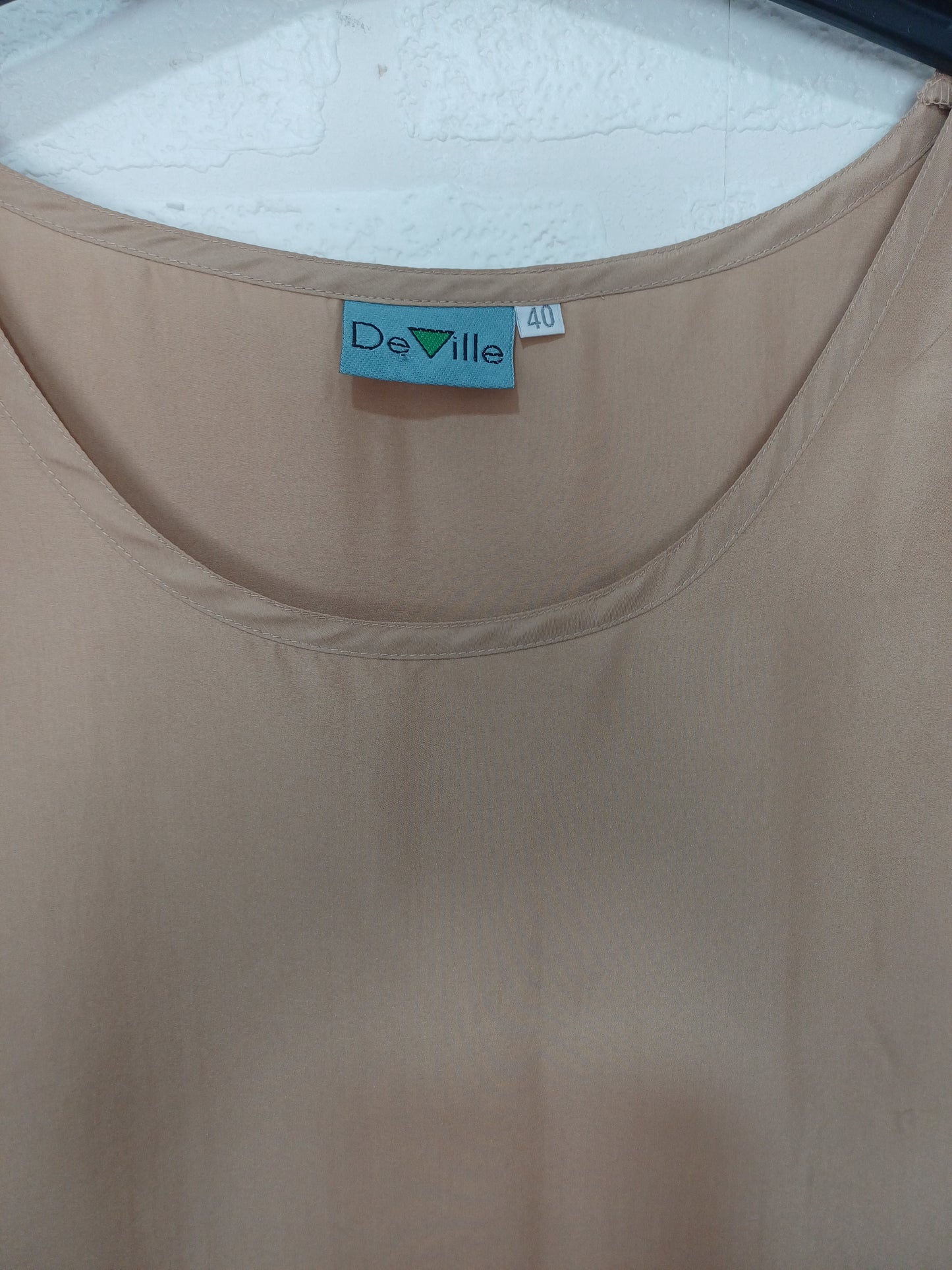 De Ville Beige Nude 100% Silk Sleeveless Blouse Size 12-14 20" PTP - Very Good Condition