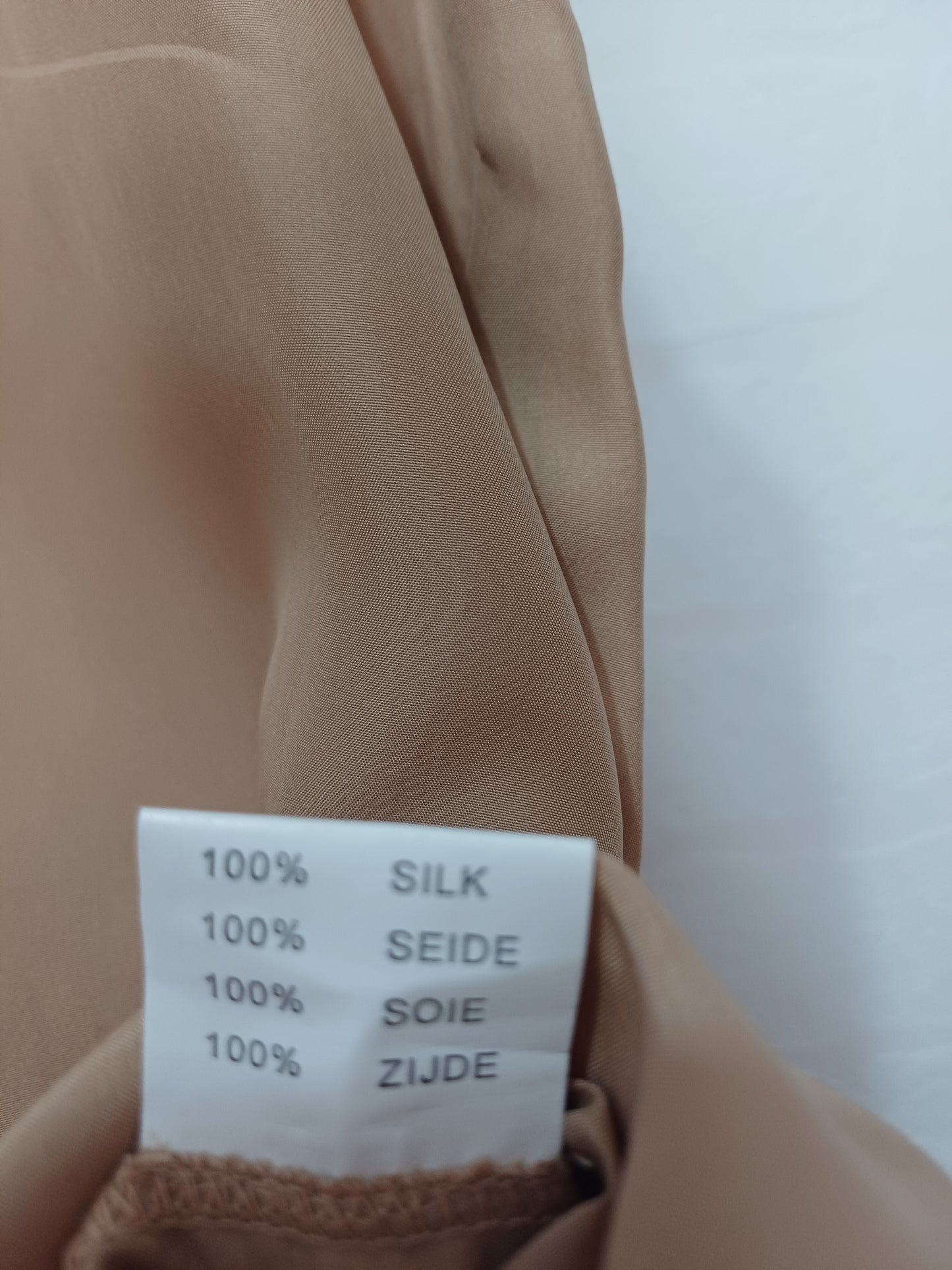 De Ville Beige Nude 100% Silk Sleeveless Blouse Size 12-14 20" PTP - Very Good Condition