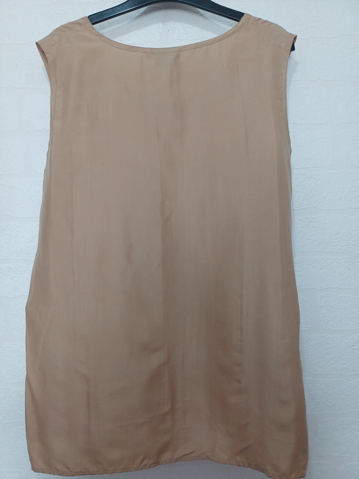 De Ville Beige Nude 100% Silk Sleeveless Blouse Size 12-14 20" PTP - Very Good Condition