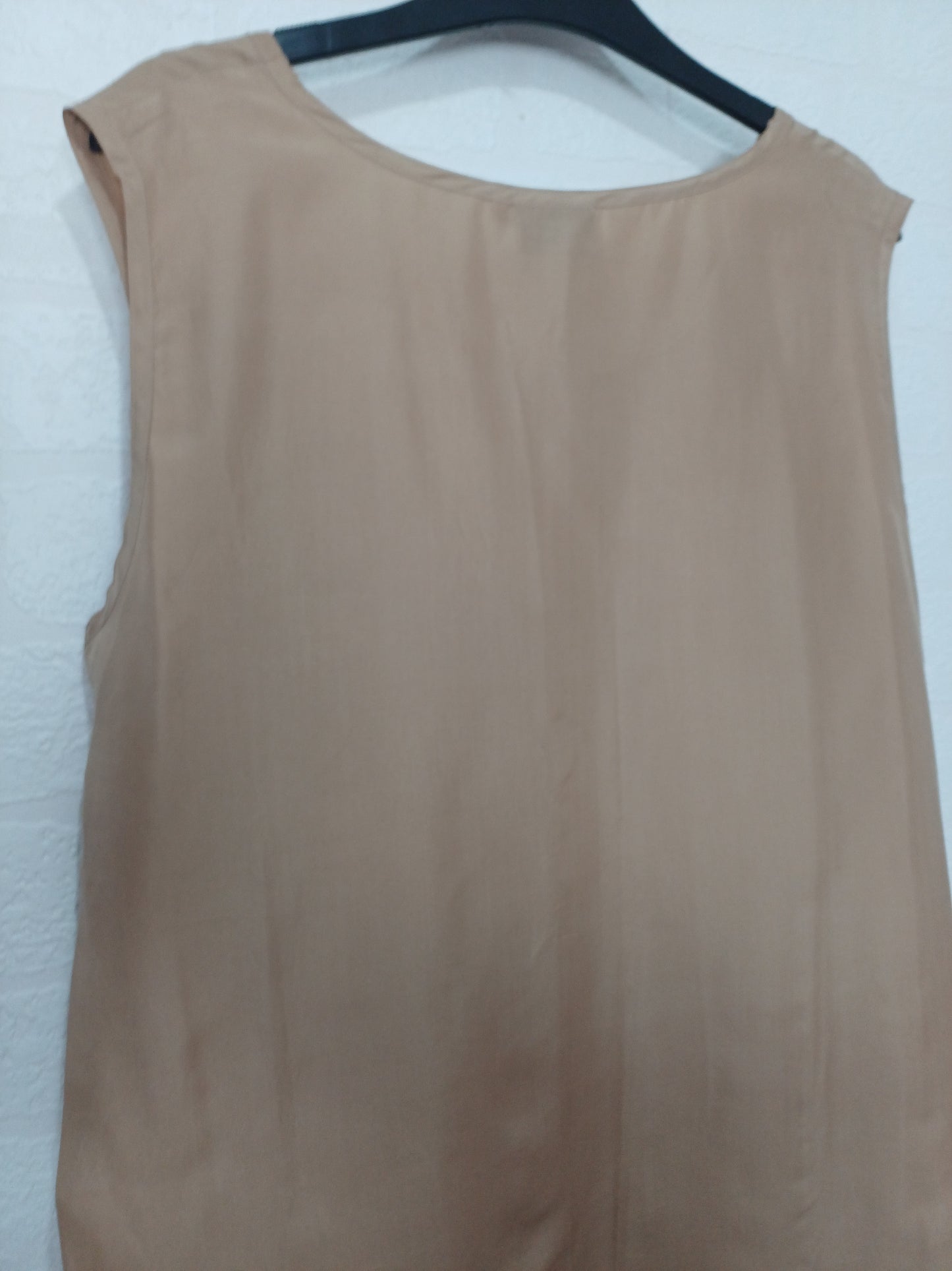 De Ville Beige Nude 100% Silk Sleeveless Blouse Size 12-14 20" PTP - Very Good Condition