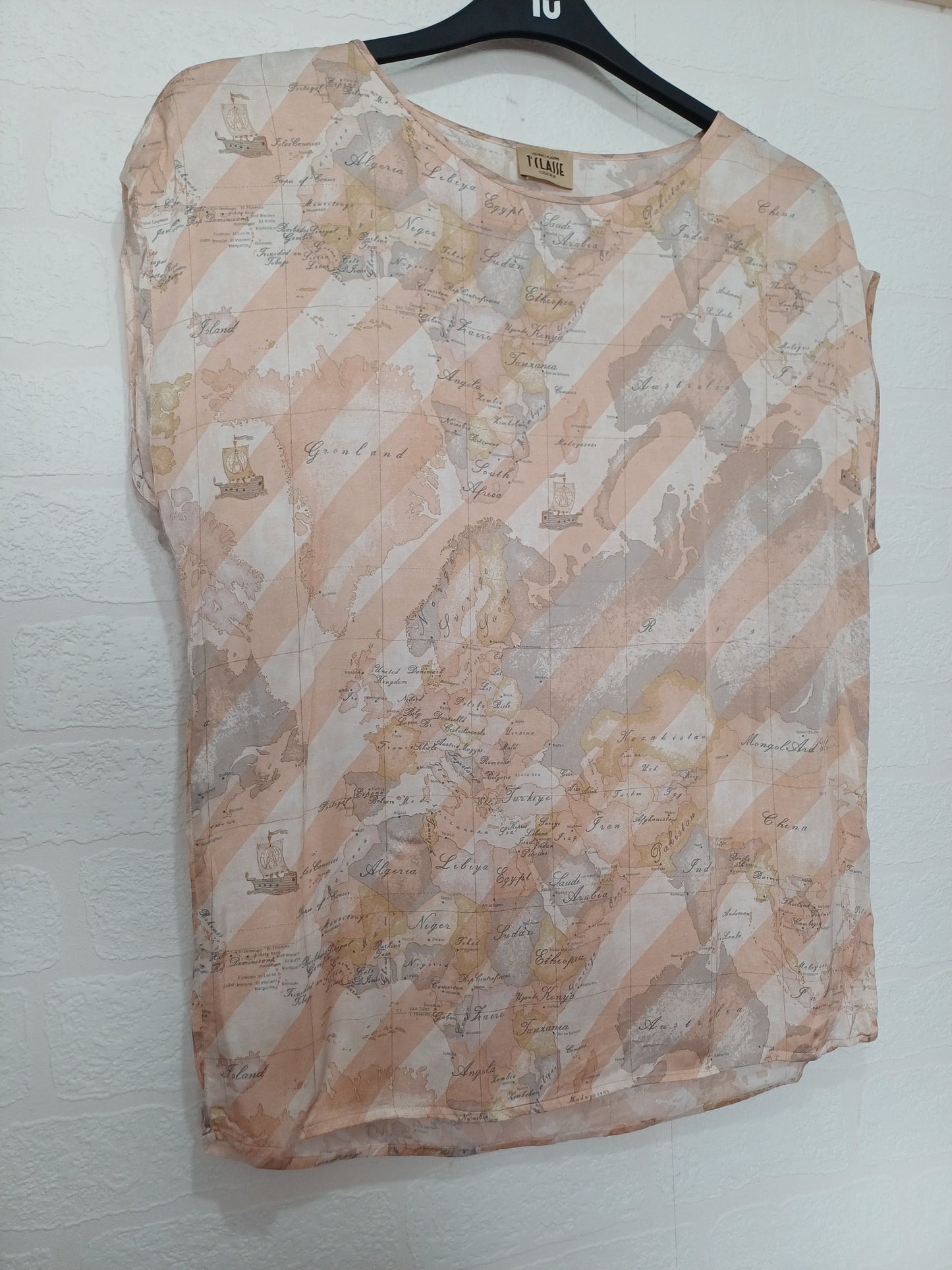 Alviero Martini 1A Classe Beige/Pink Map Print Cap Sleeve Top Size 44/UK12 20" PTP - Very Good Condition