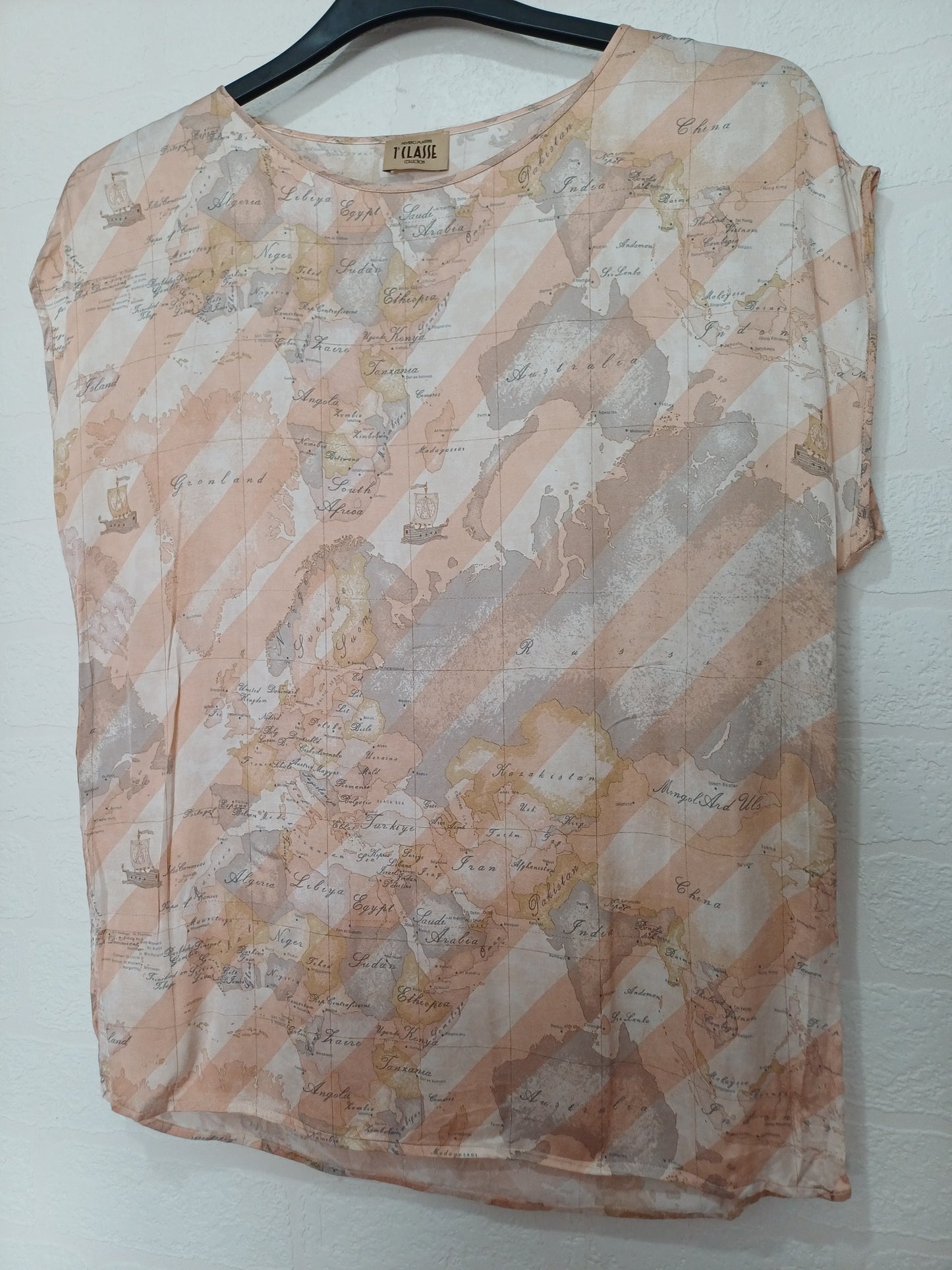 Alviero Martini 1A Classe Beige/Pink Map Print Cap Sleeve Top Size 44/UK12 20" PTP - Very Good Condition