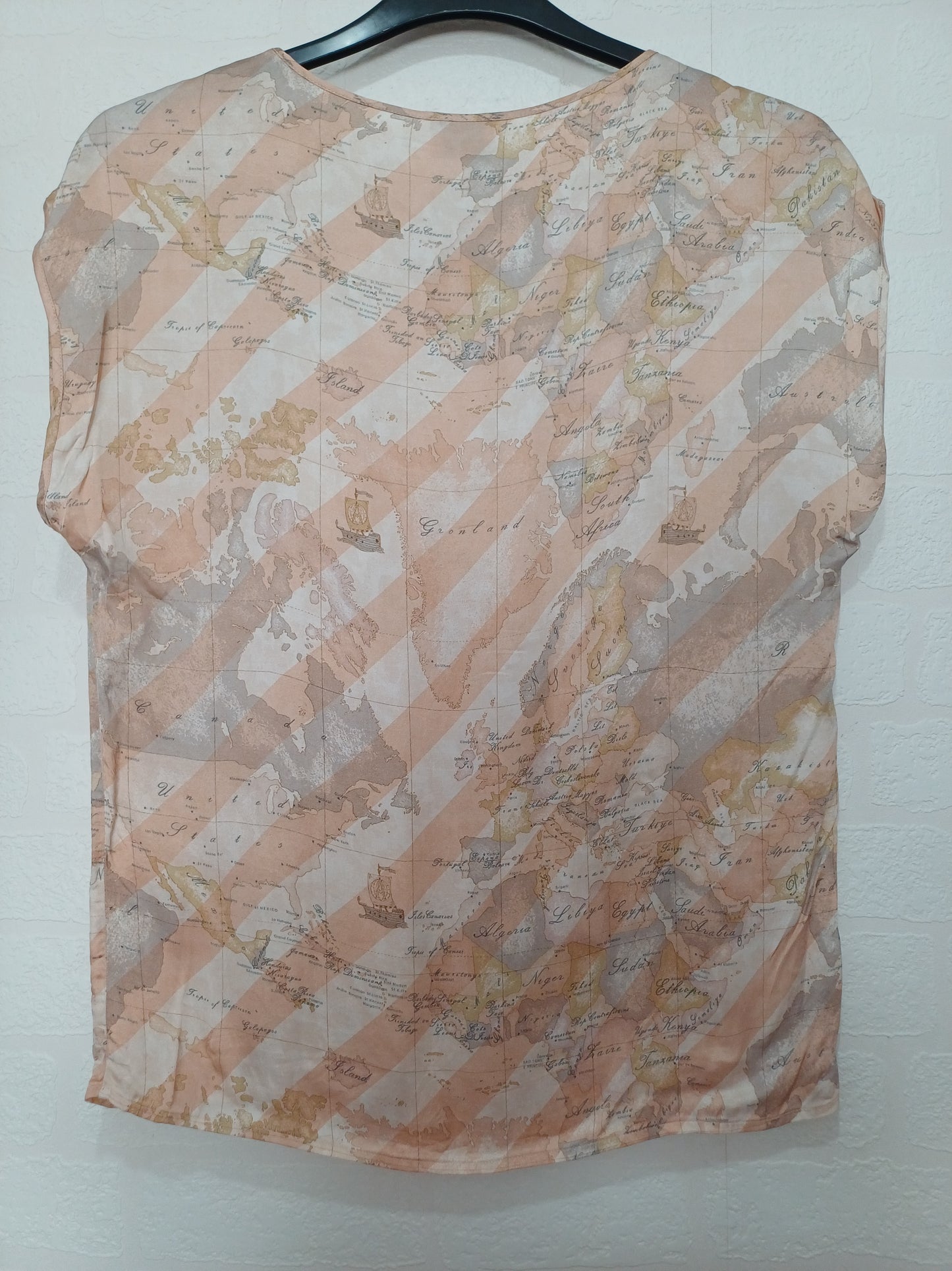 Alviero Martini 1A Classe Beige/Pink Map Print Cap Sleeve Top Size 44/UK12 20" PTP - Very Good Condition