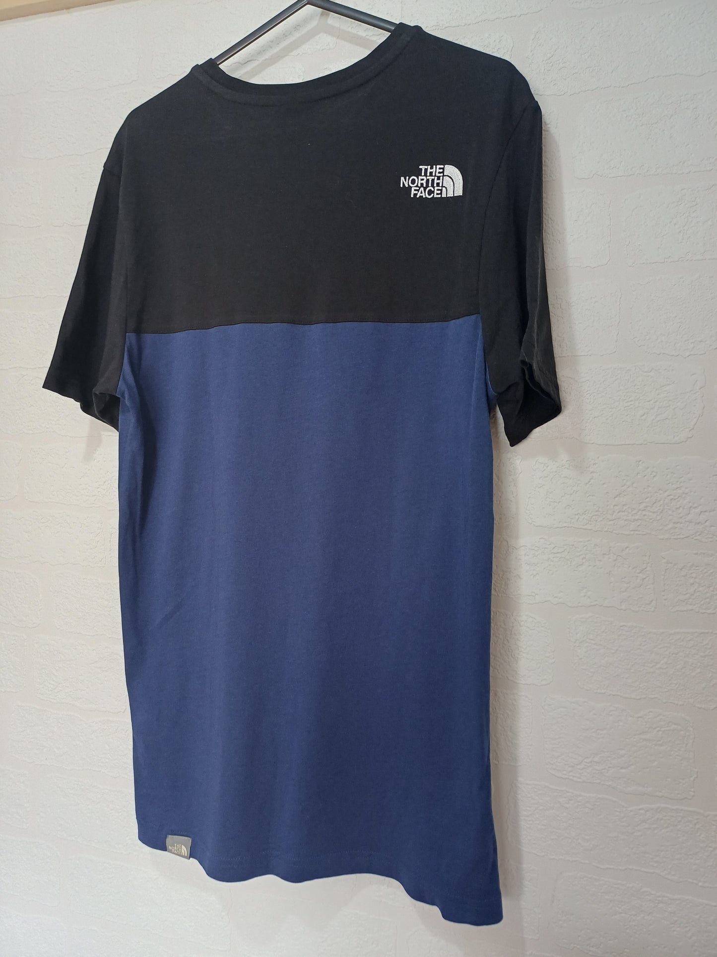 The North Face Blue and Black T-Shirt XS 17" PTP - Very Good Condition