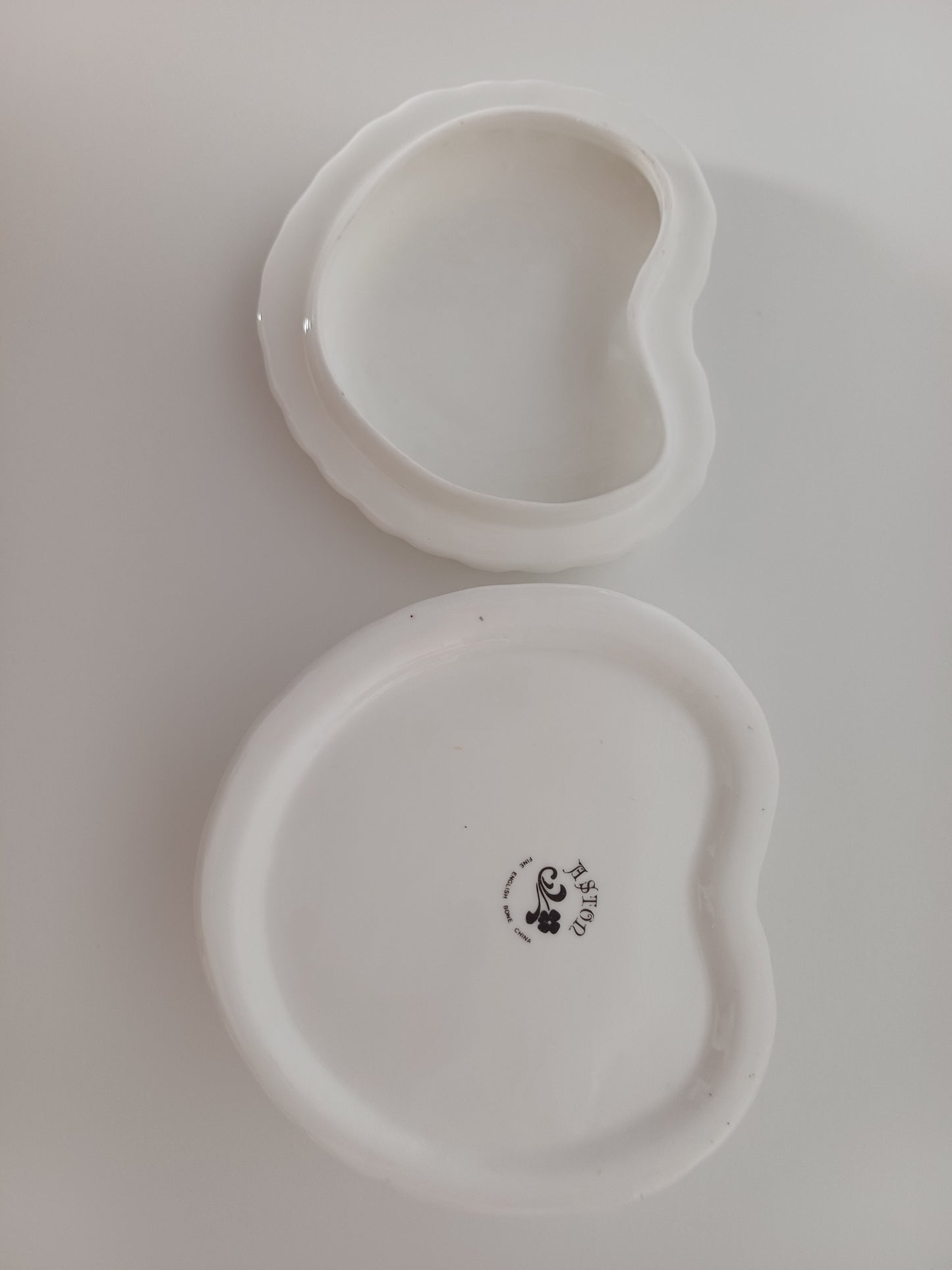 Aston White Fine Bone China Heart Shaped Happy Birthday Trinket Box with Lid - Very Good Condition